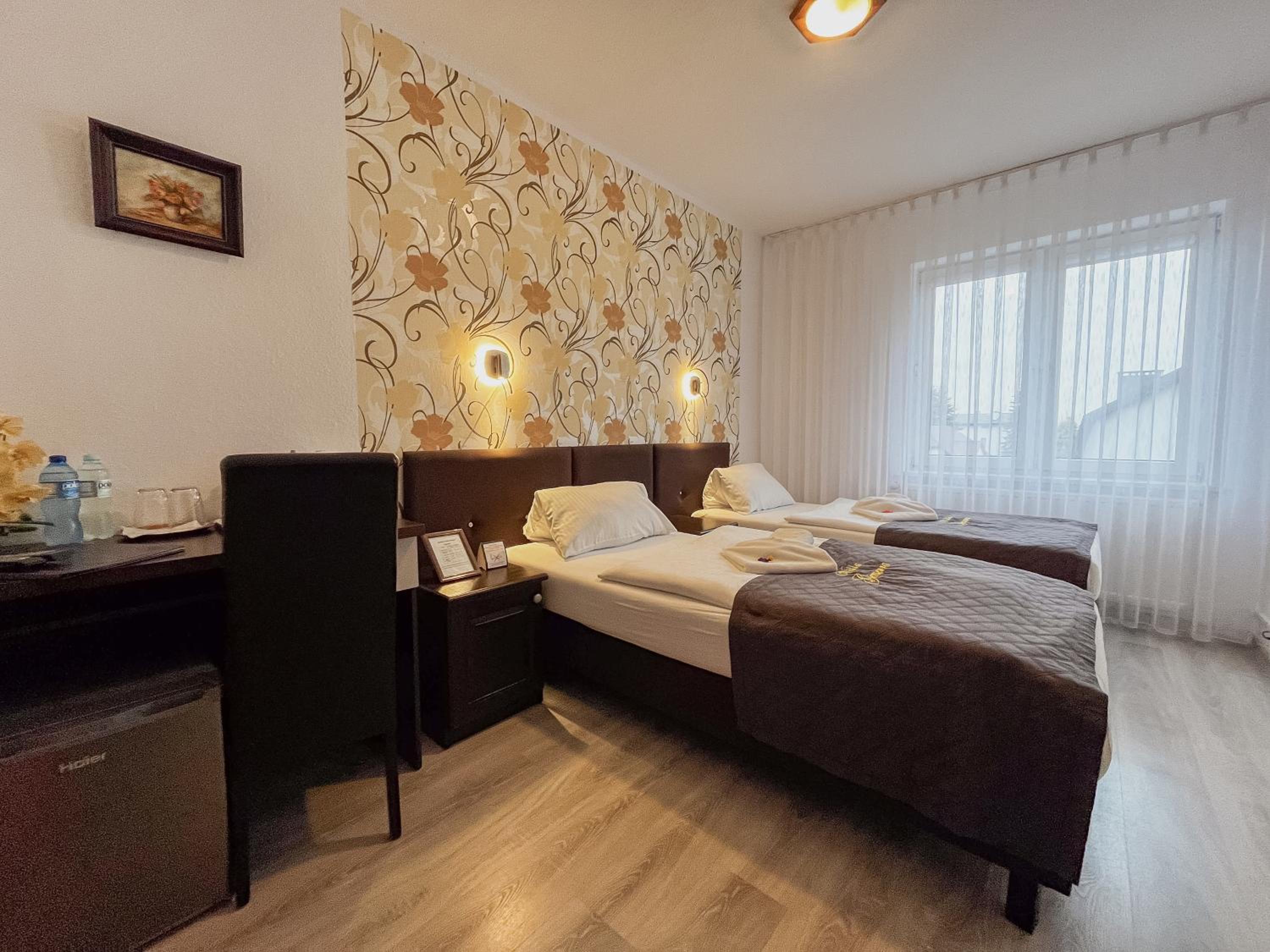 Twin Room - Photo 6