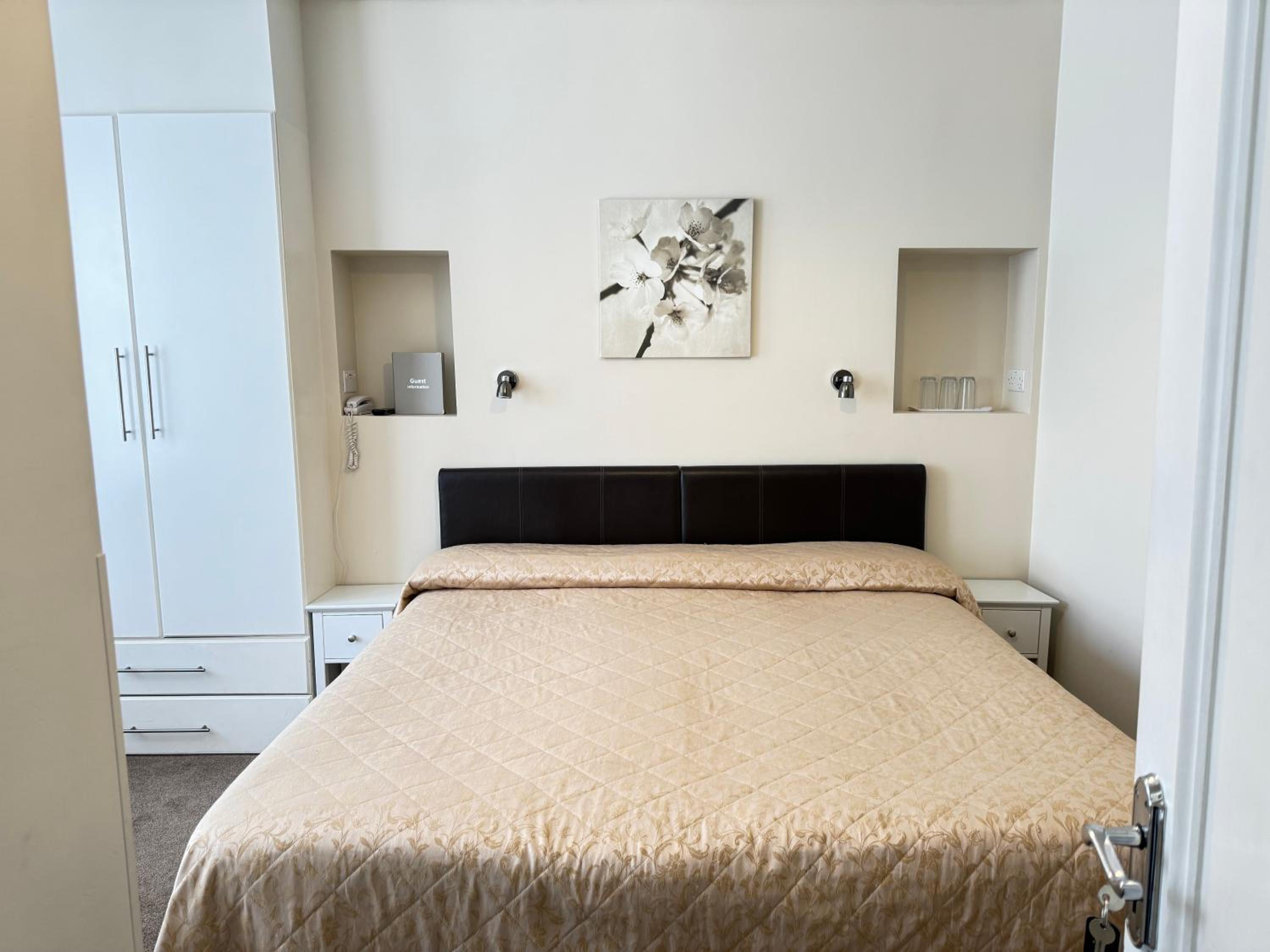 Triple Room with Private Bathroom photo 1