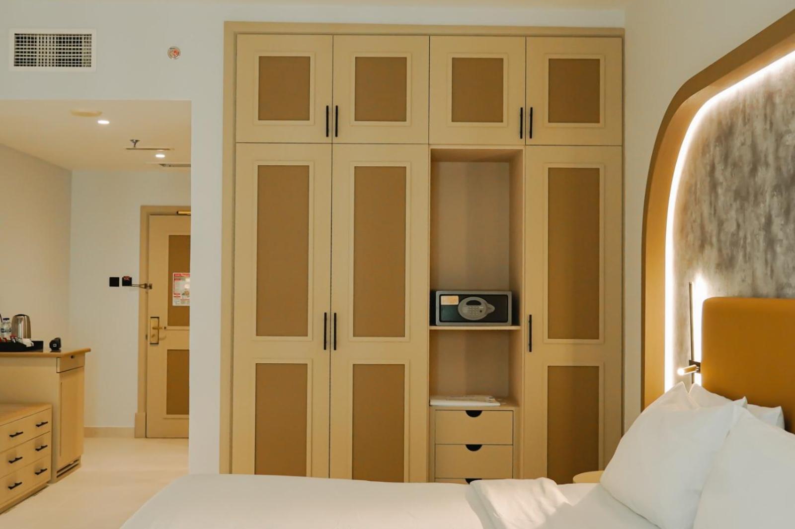 Deluxe King Room Sea View
