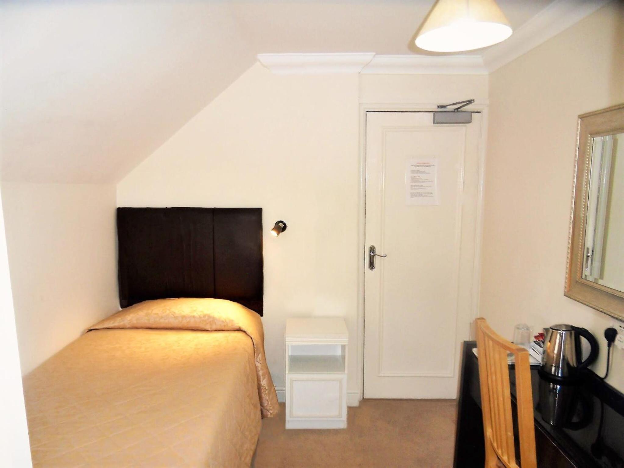 Small Single Room photo 2