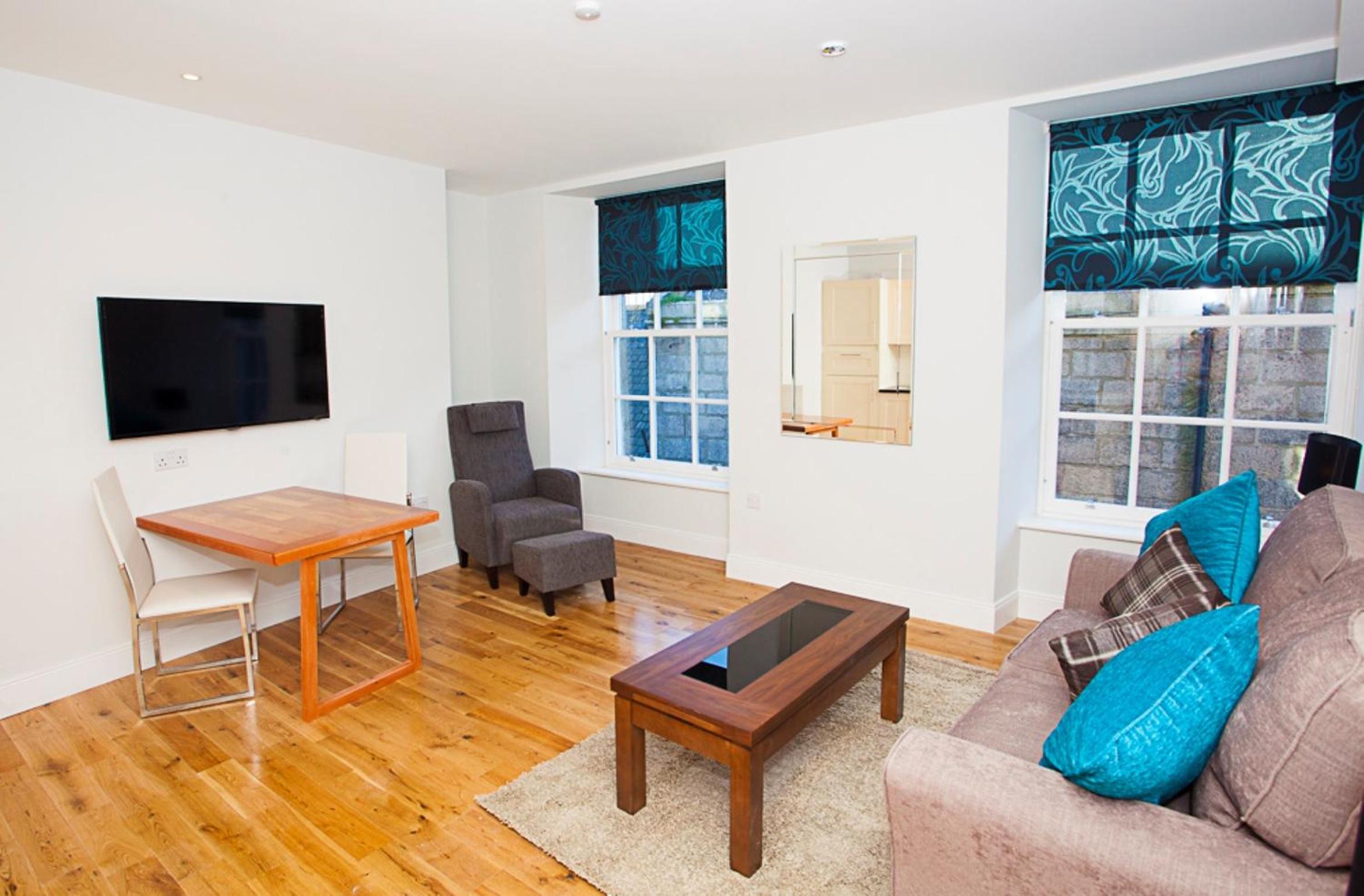 Executive One-Bedroom Apartment - Photo 4