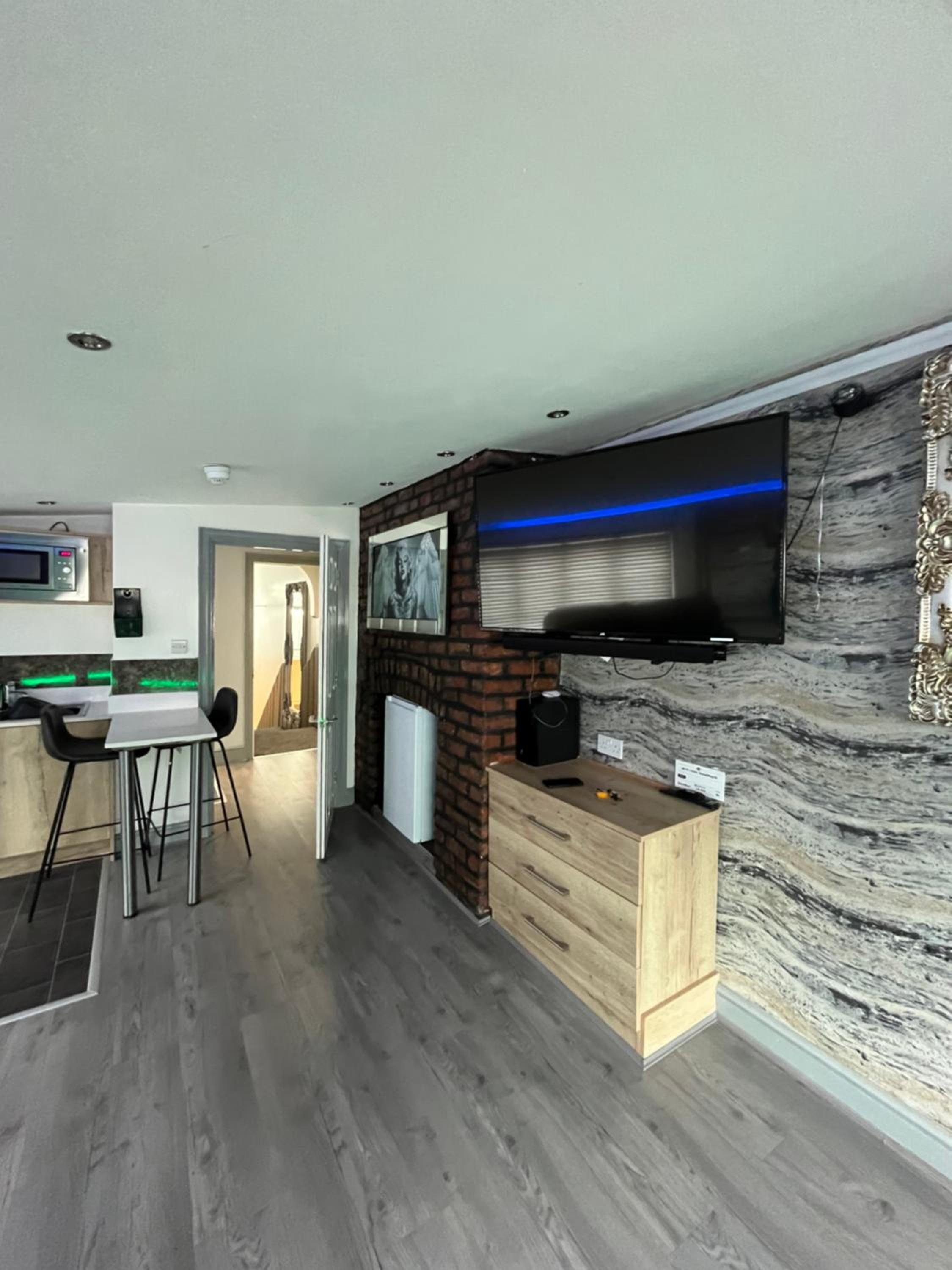 Apartment - Photo 4