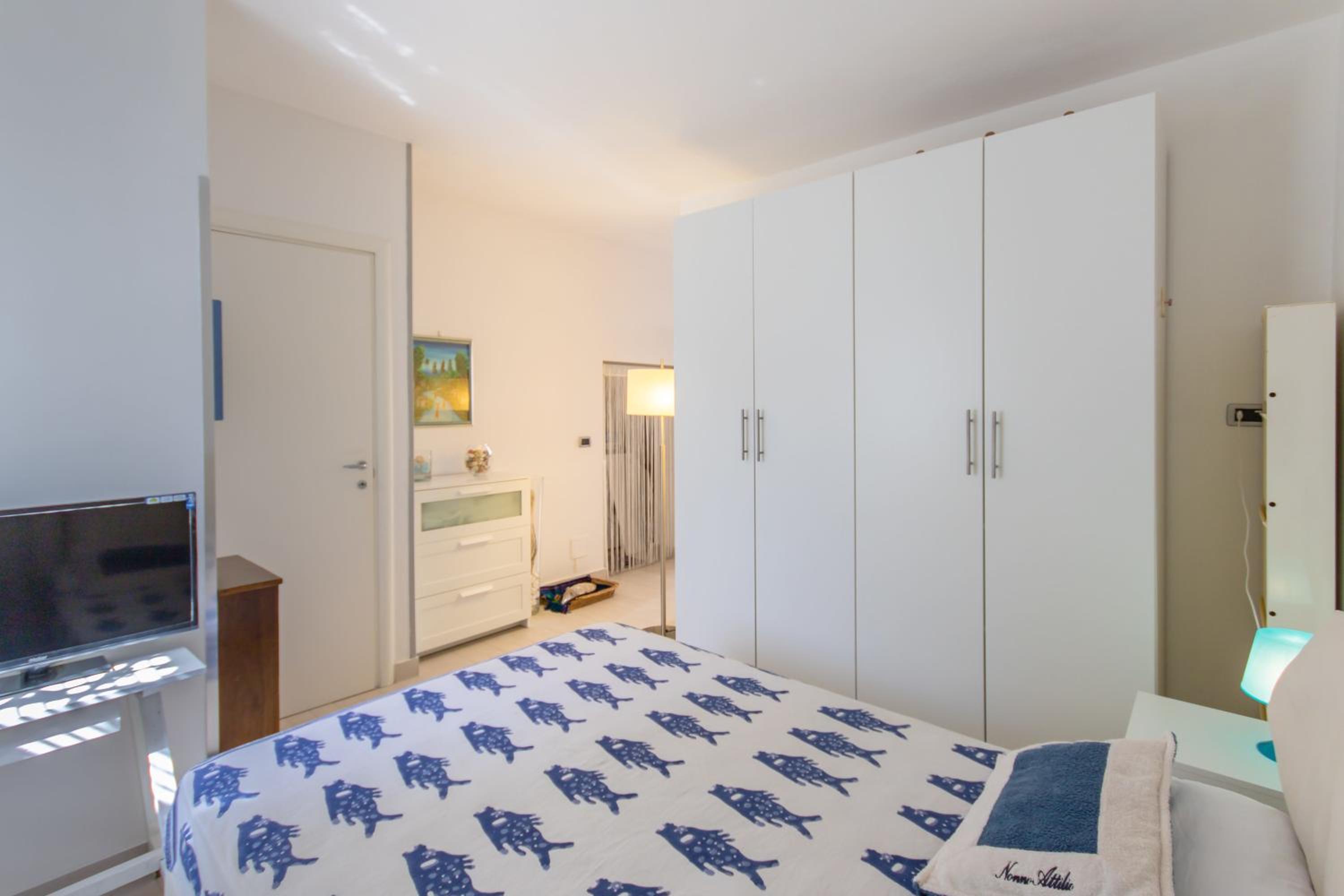 One-Bedroom Apartment photo 3