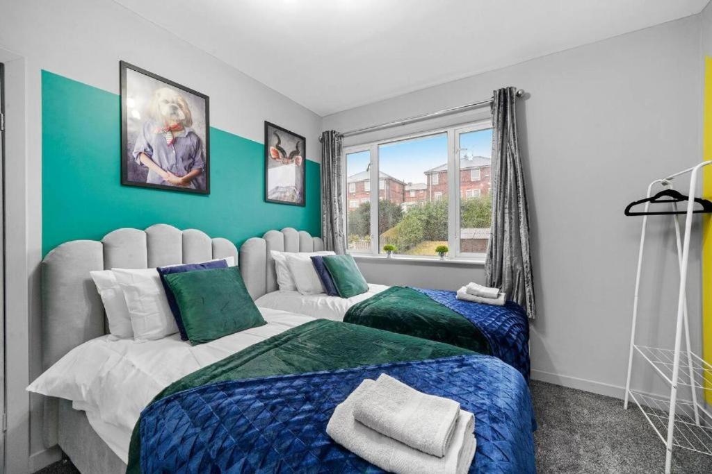 Three-Bedroom House photo 2