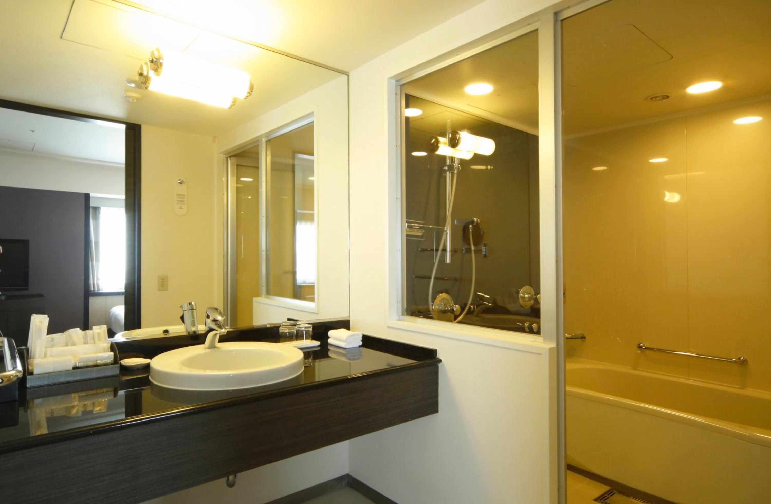 Premium King Room - Lounge Access - Photo 4