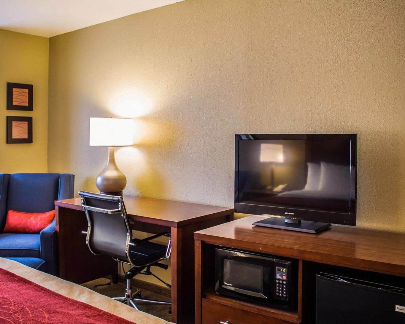 Double Room With Two Double Beds And River View - Non-Smoking photo 2