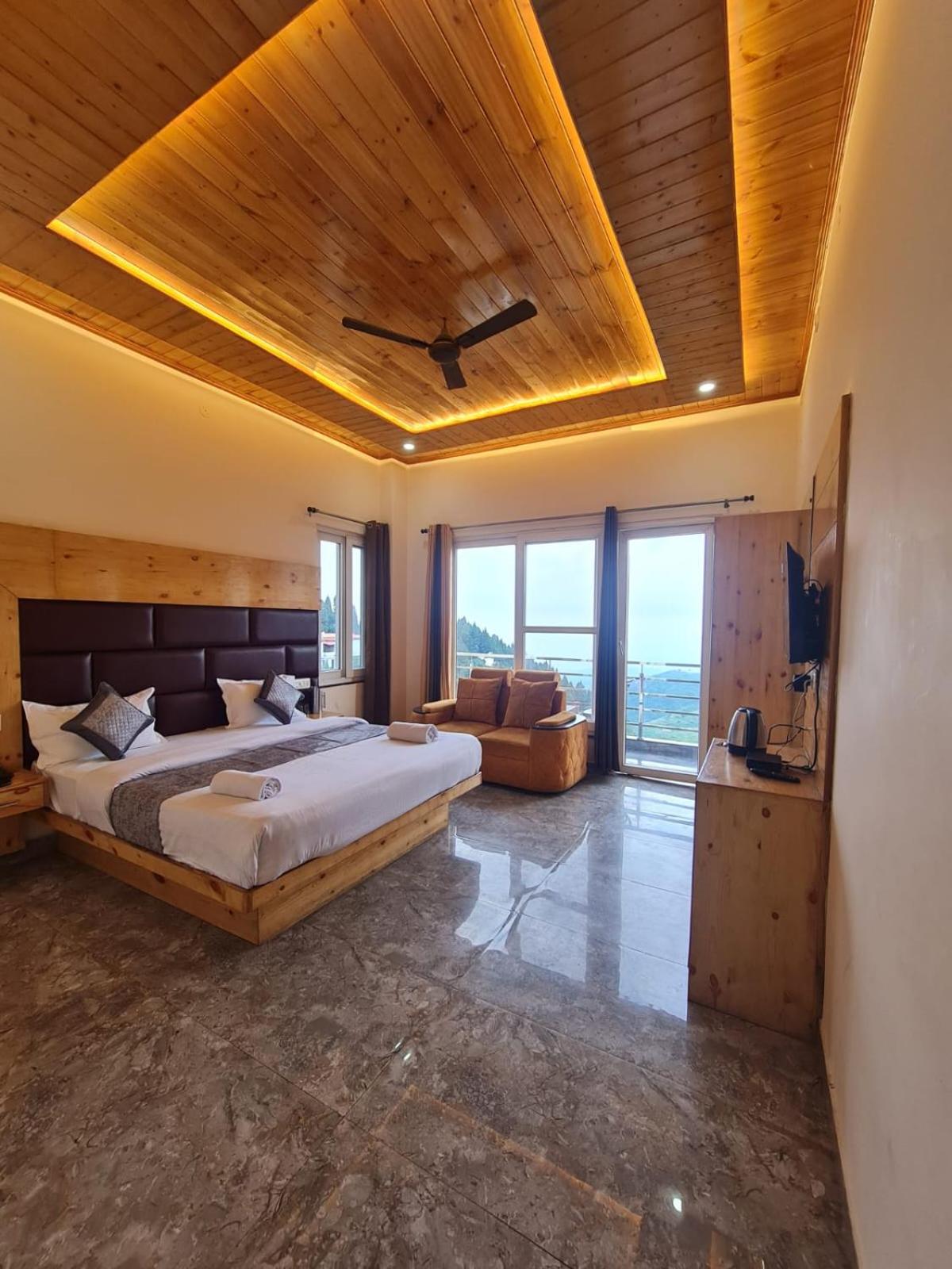 Deluxe Double Room with Balcony and Sea View