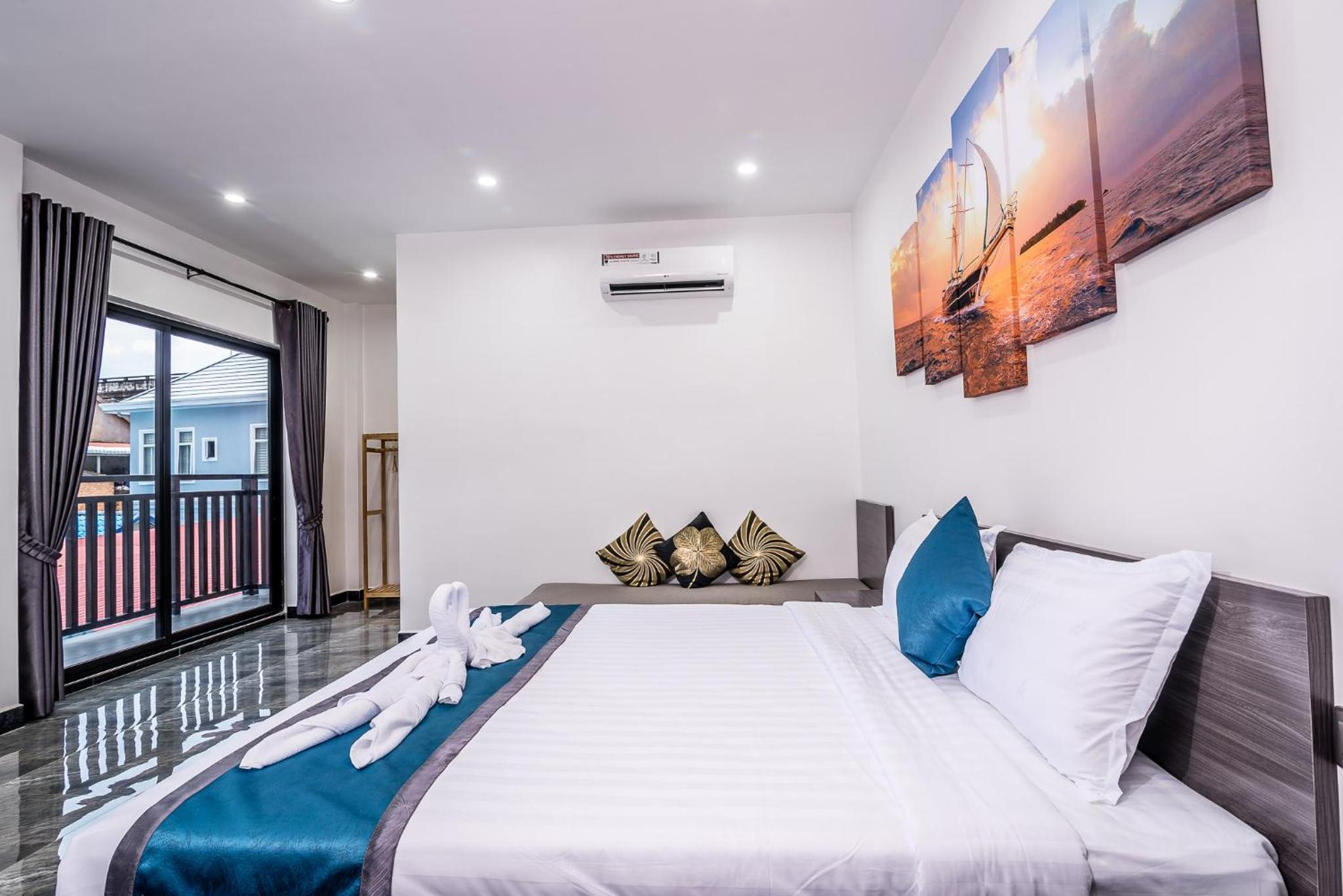 Queen Room with Balcony photo 1