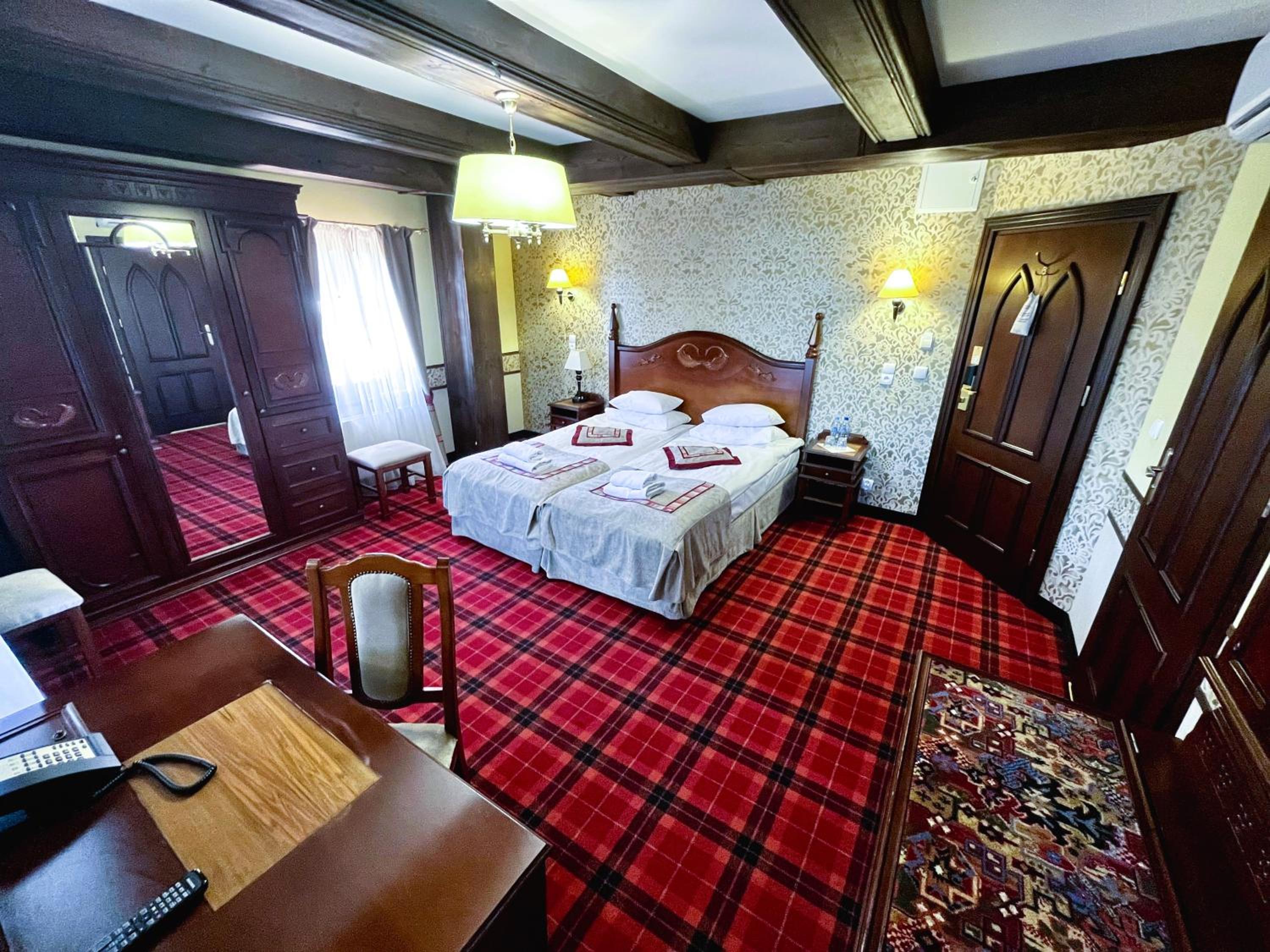Double or Twin Room - Photo 5