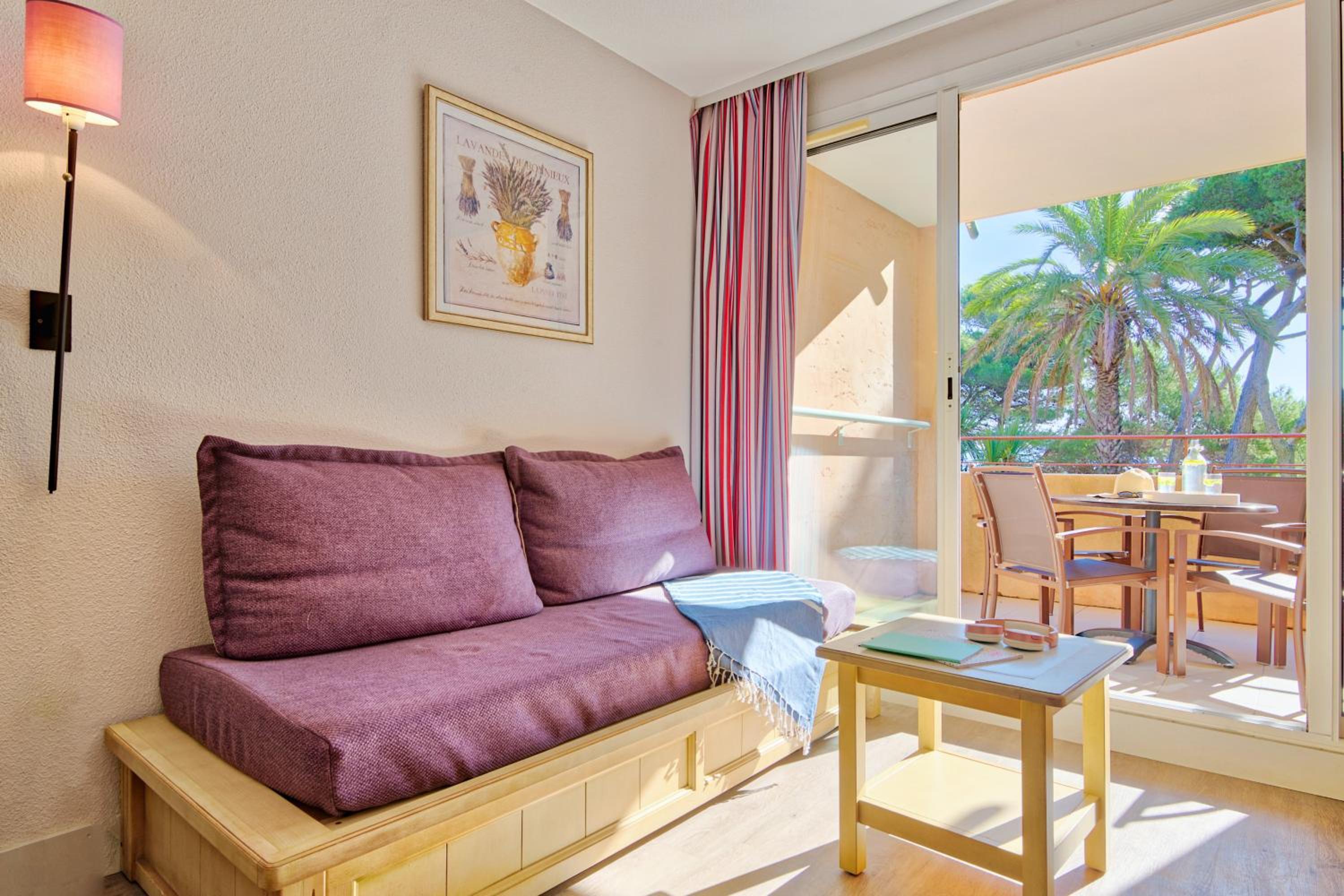 Studio with Sleeping Alcove and Terrace or Balcony (4 People) - Garden View - Photo 5