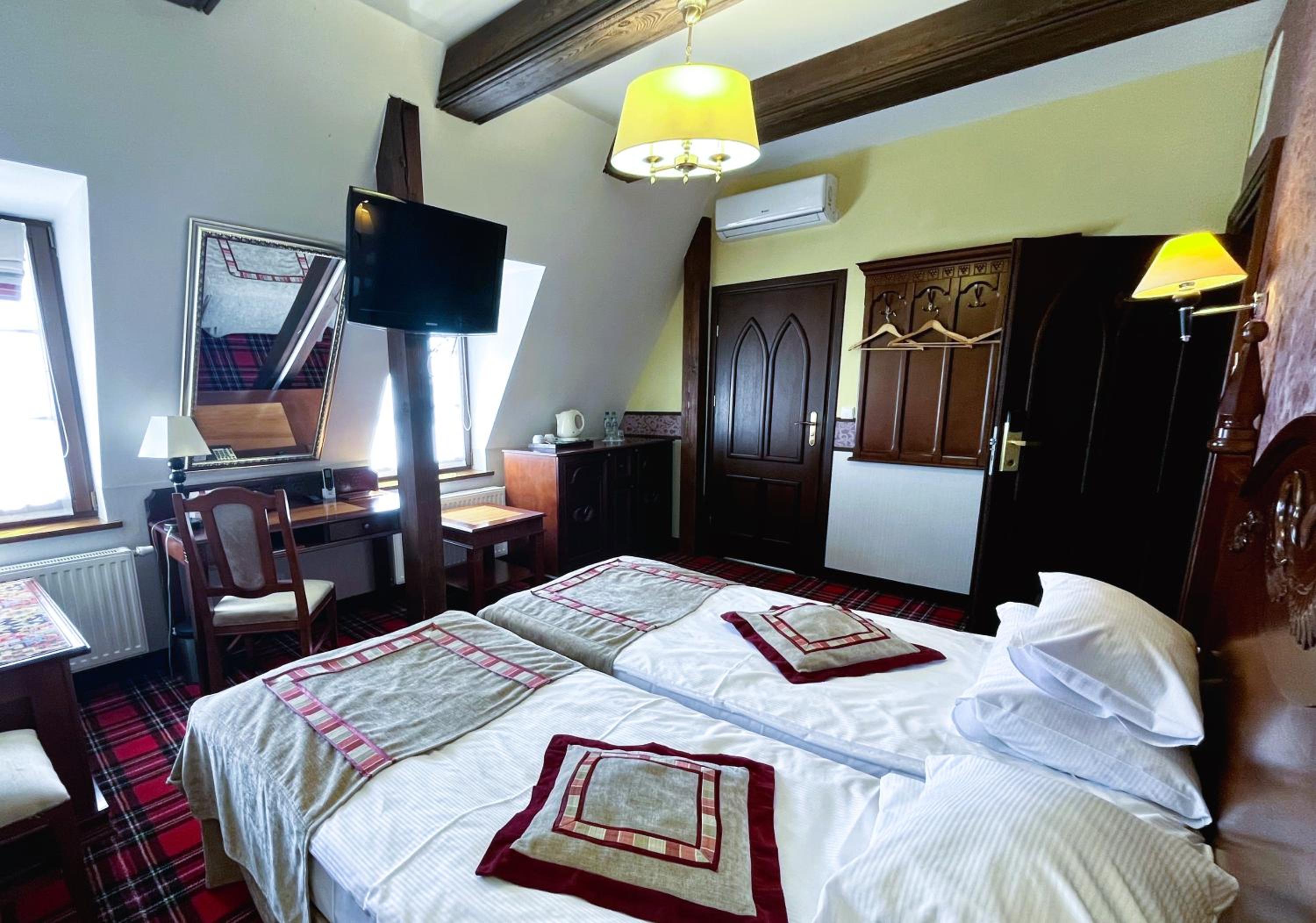 Double or Twin Room - Photo 10