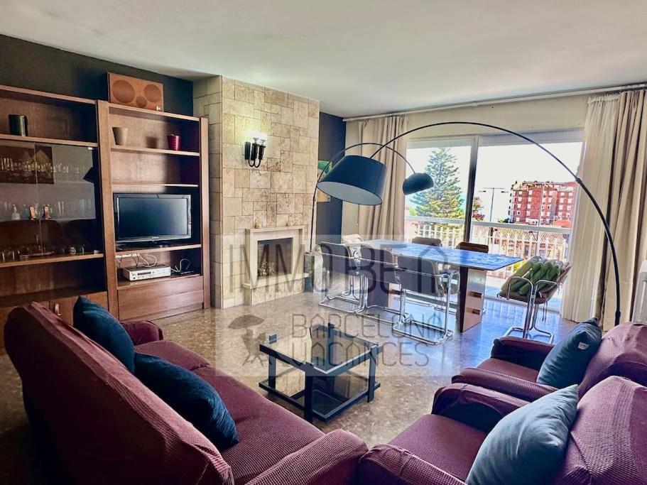 Apartamento de cuatro dormitorios con vista a la piscina