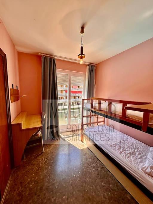 Four-Bedroom Apartment with Pool View photo 2