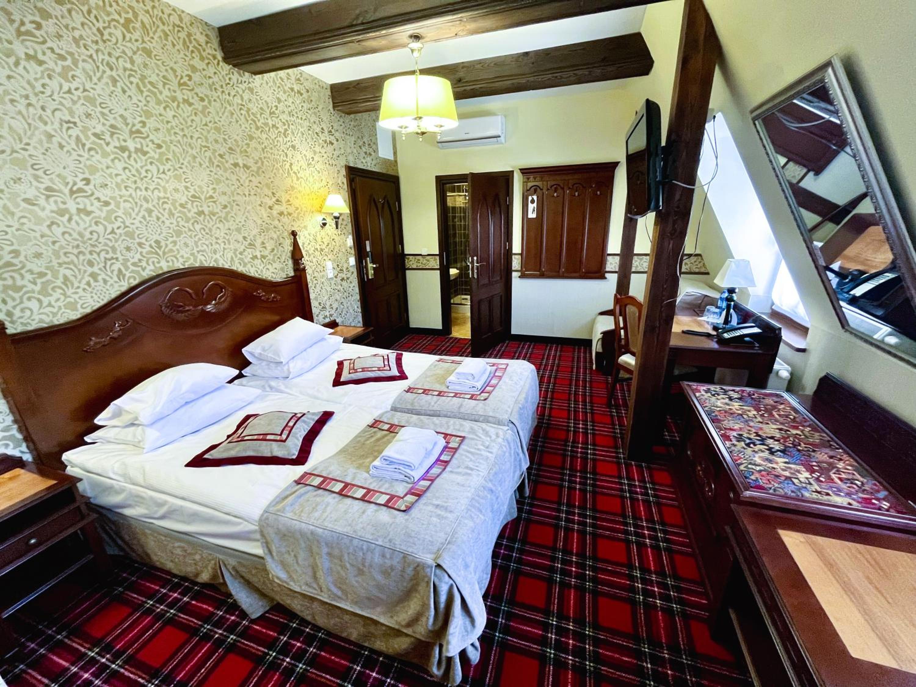 Double or Twin Room - Photo 15