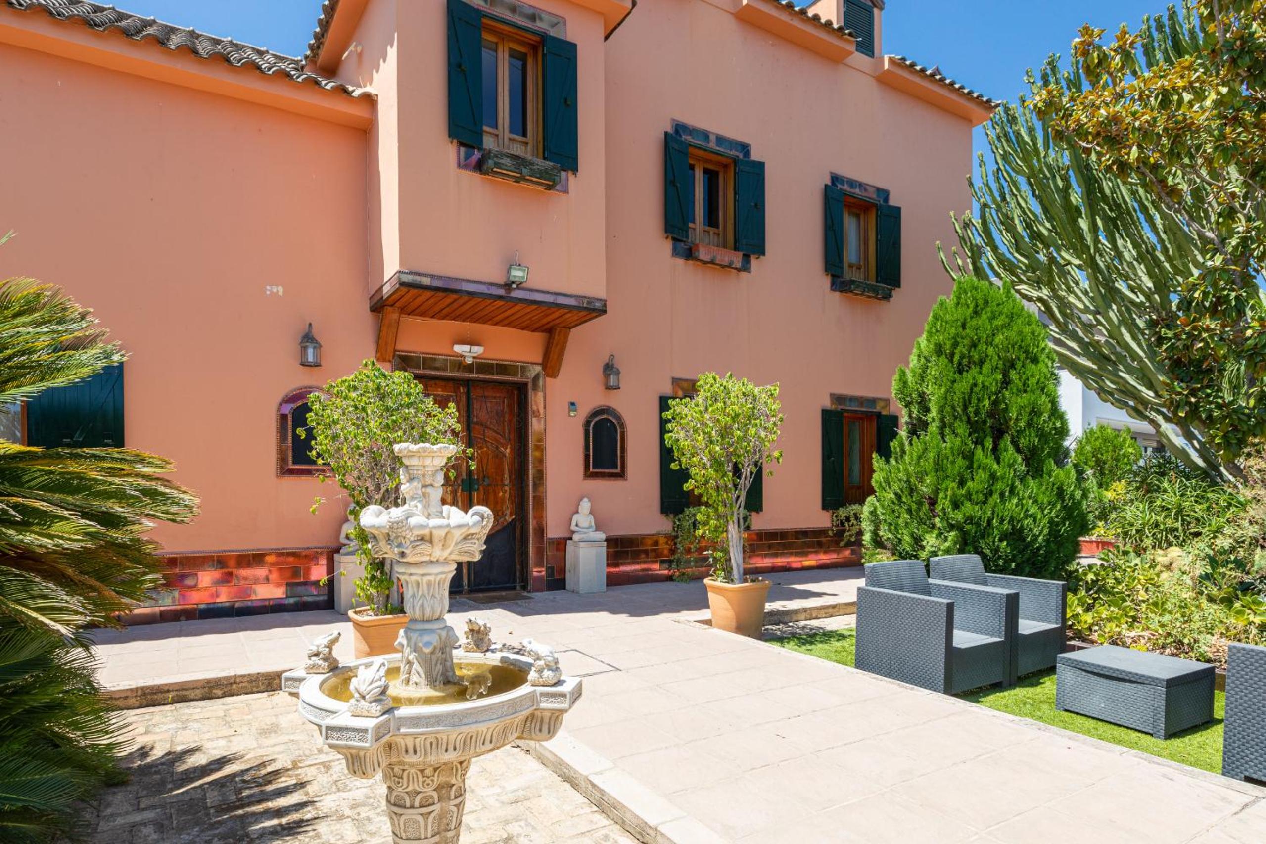Villa photo 2