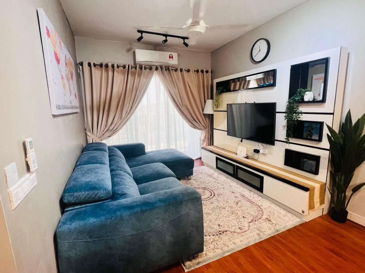 Three-Bedroom Apartment with Balcony photo 1