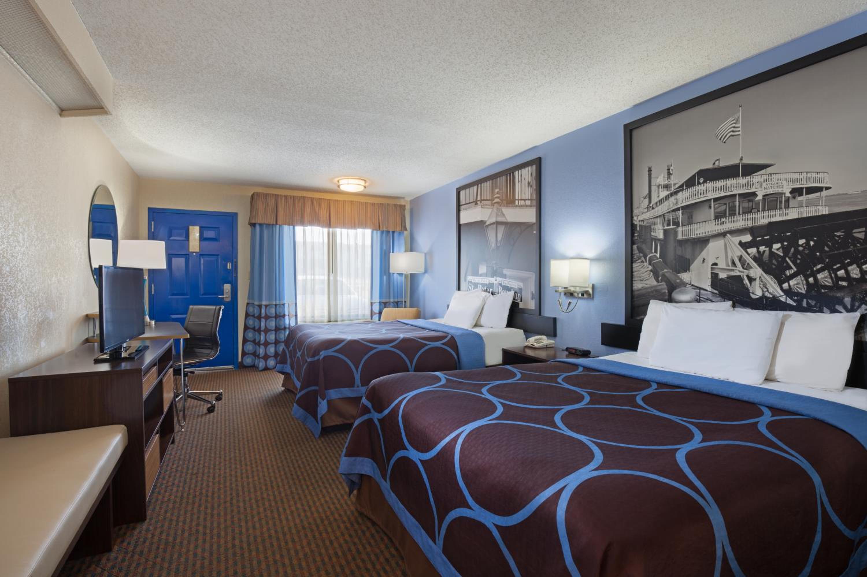 Queen Room with Two Queen Beds - Non-Smoking photo 1