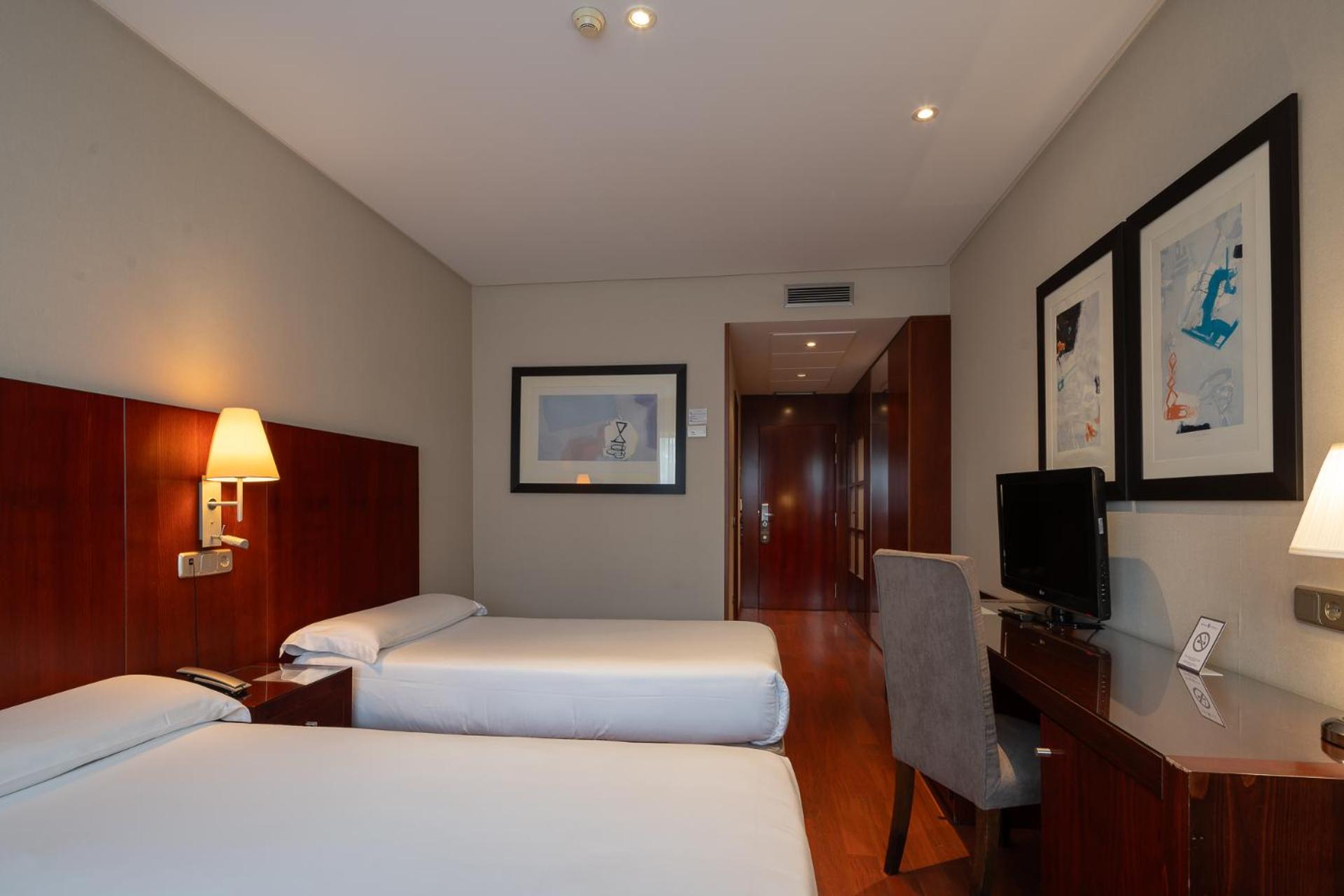 Twin Room - Photo 3