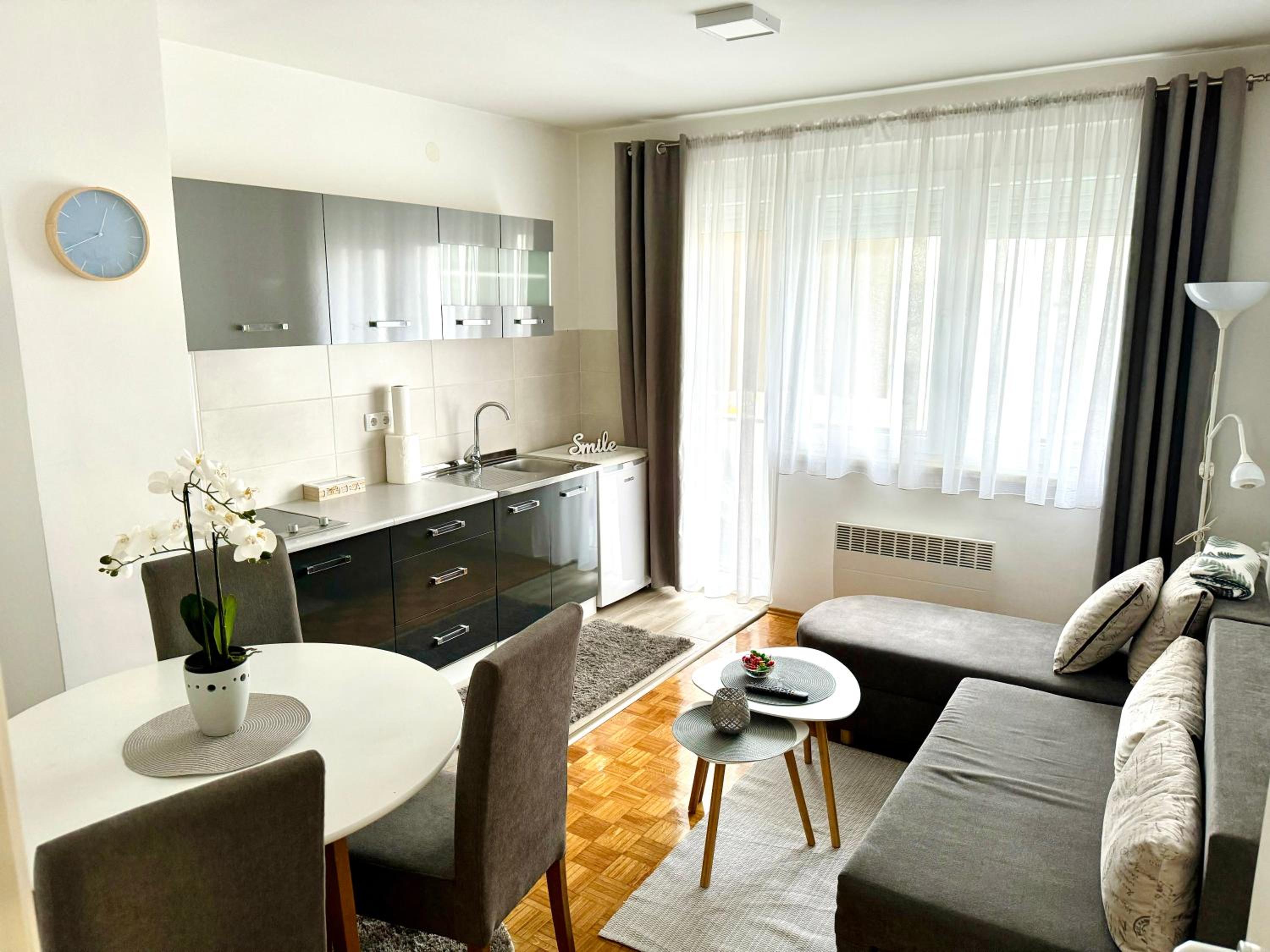 Two-Bedroom Apartment with City View photo 1
