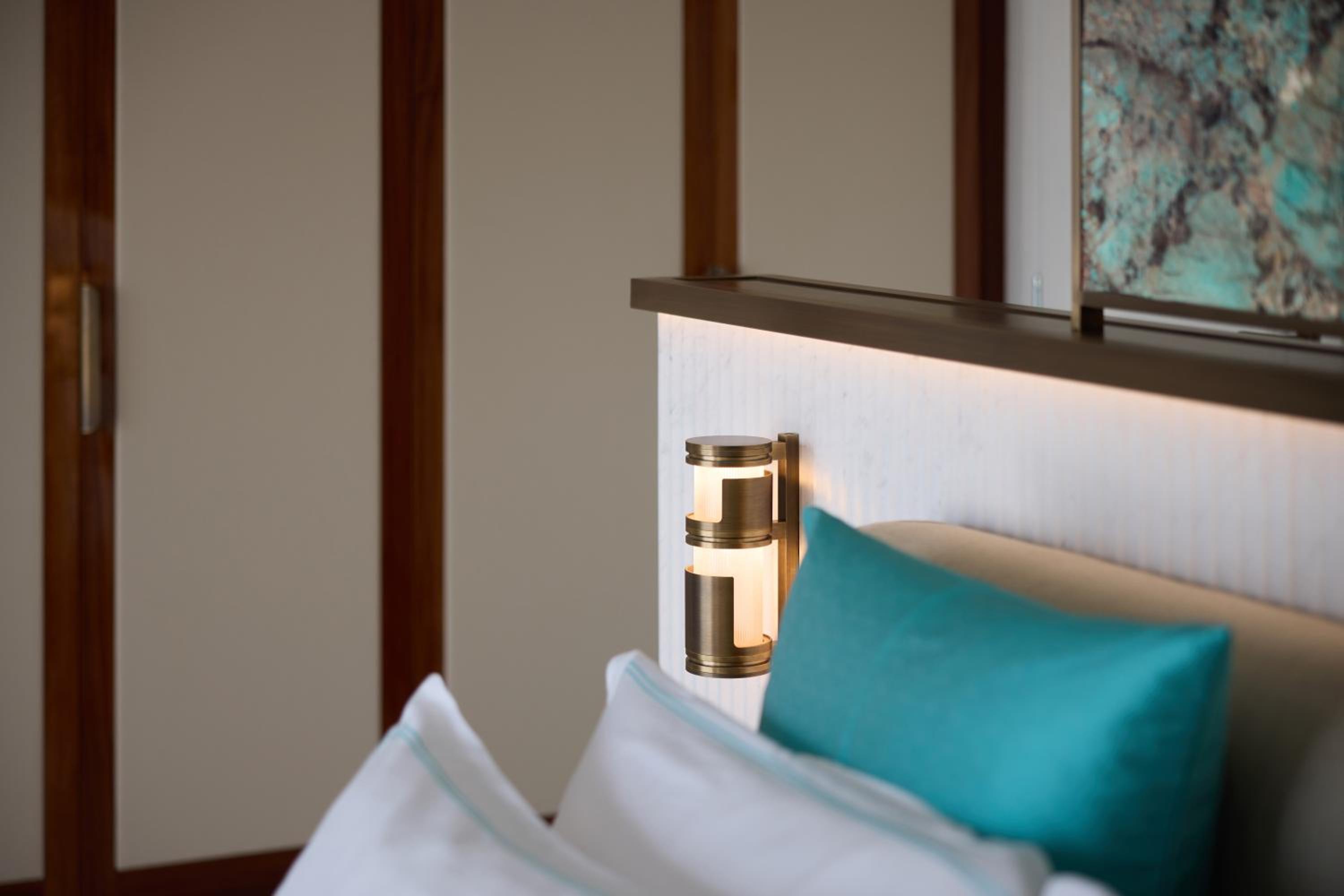 Junior Suite with Balcony - Photo 4