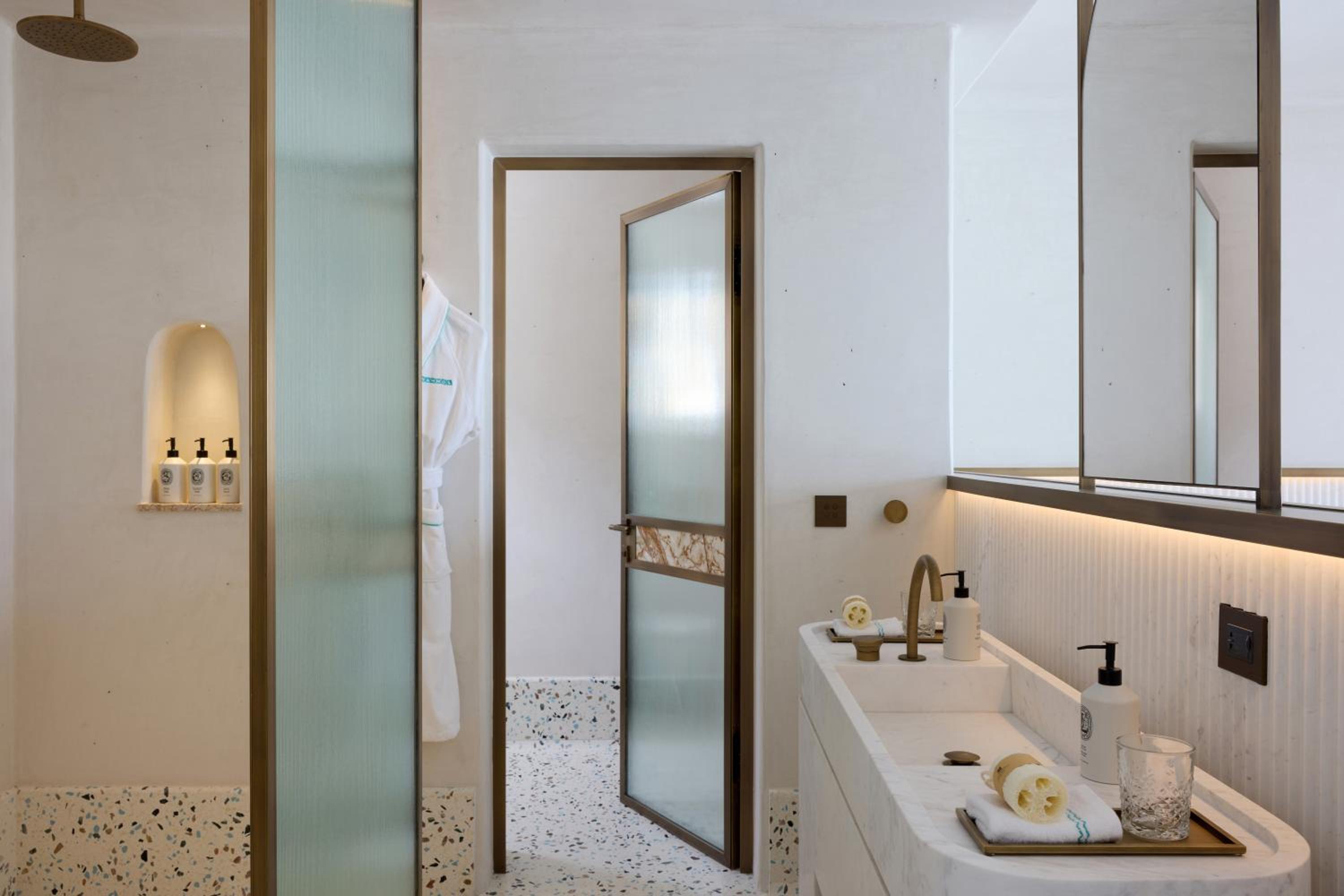 Deluxe Double Room with Sea View - Photo 15