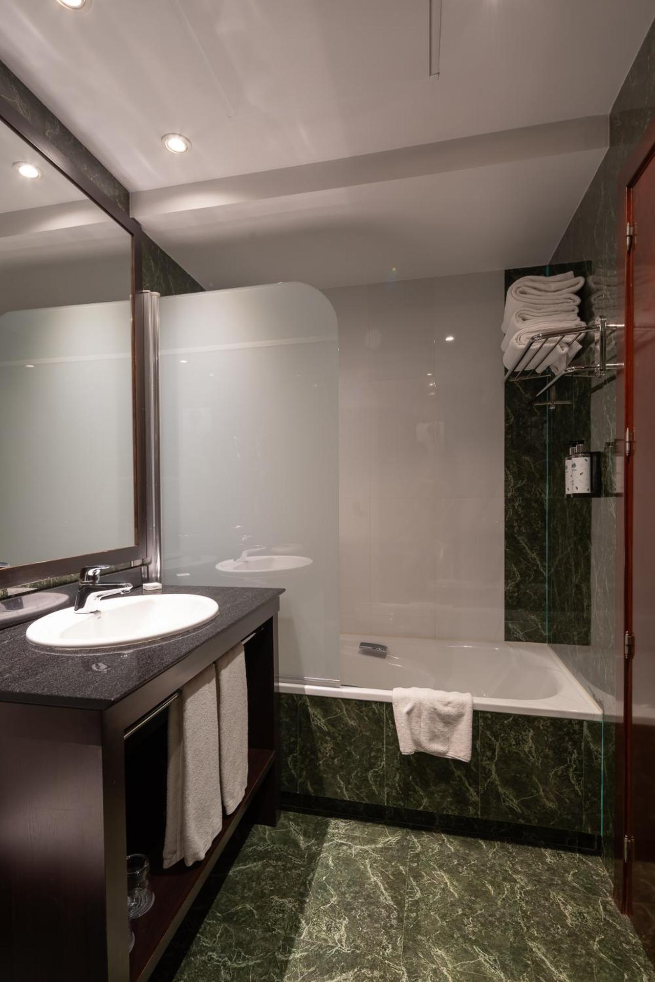Double Room - Photo 5