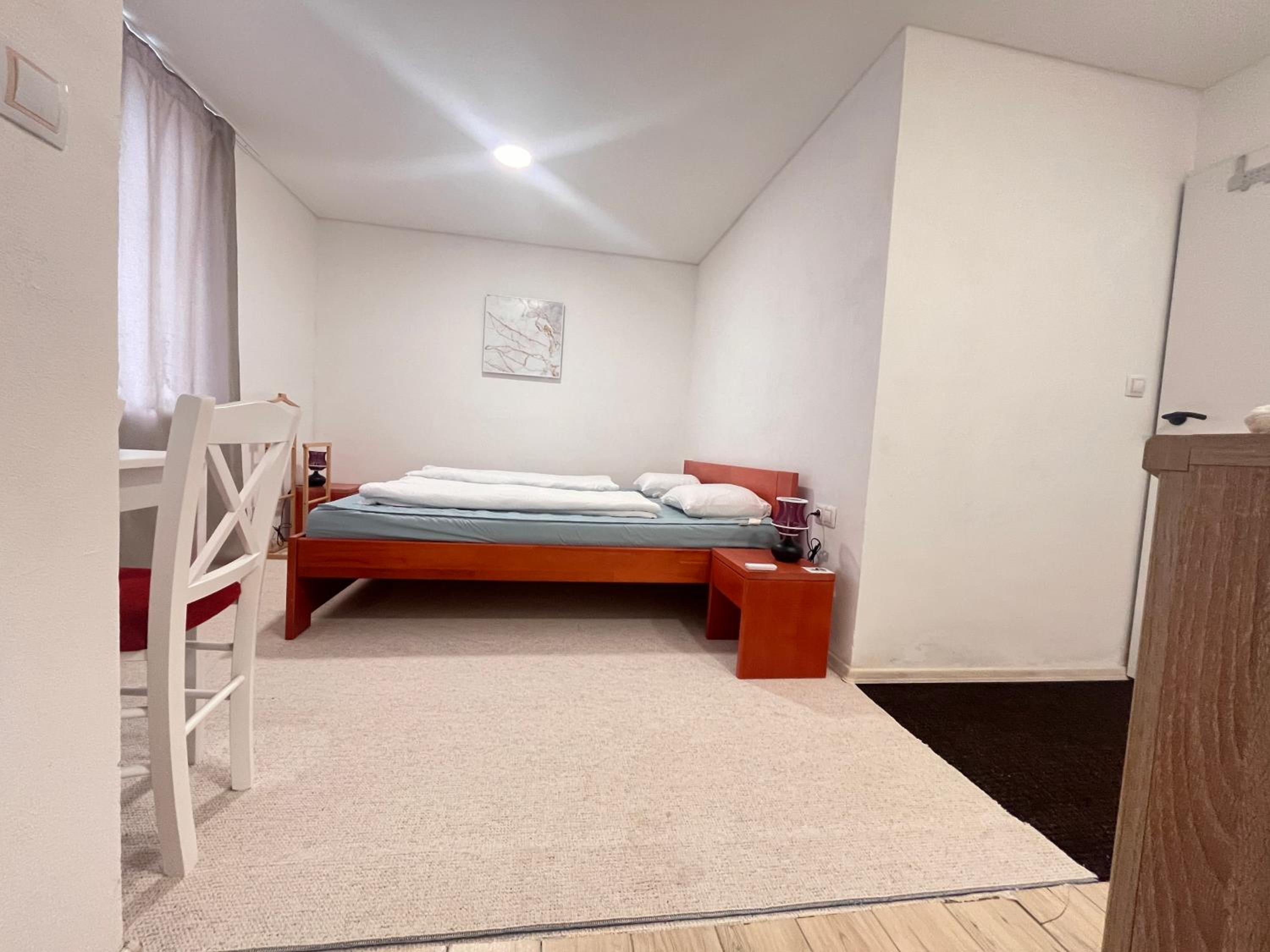 One-Bedroom Apartment photo 1