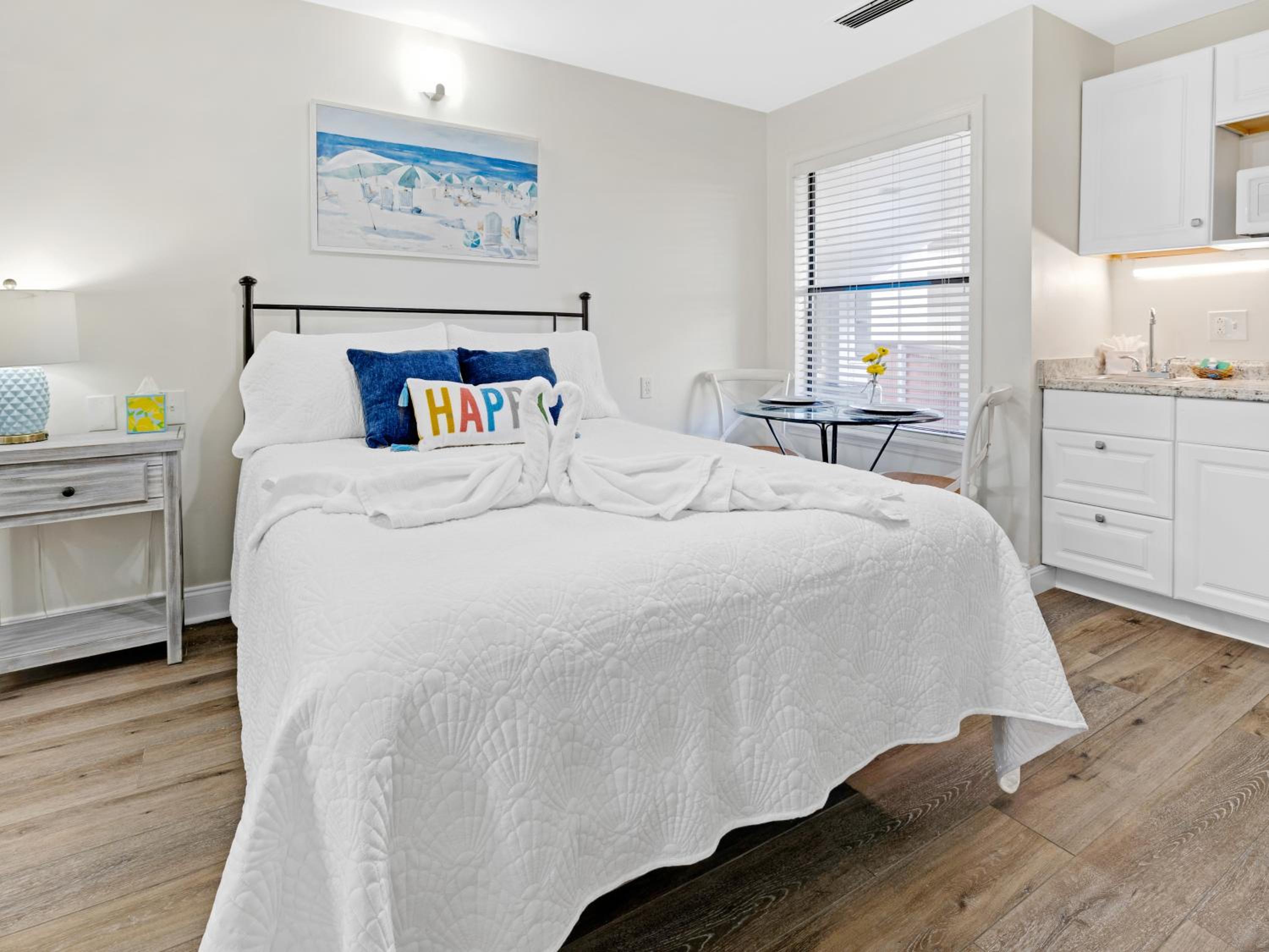 Studio Apartment with Queen Bed
