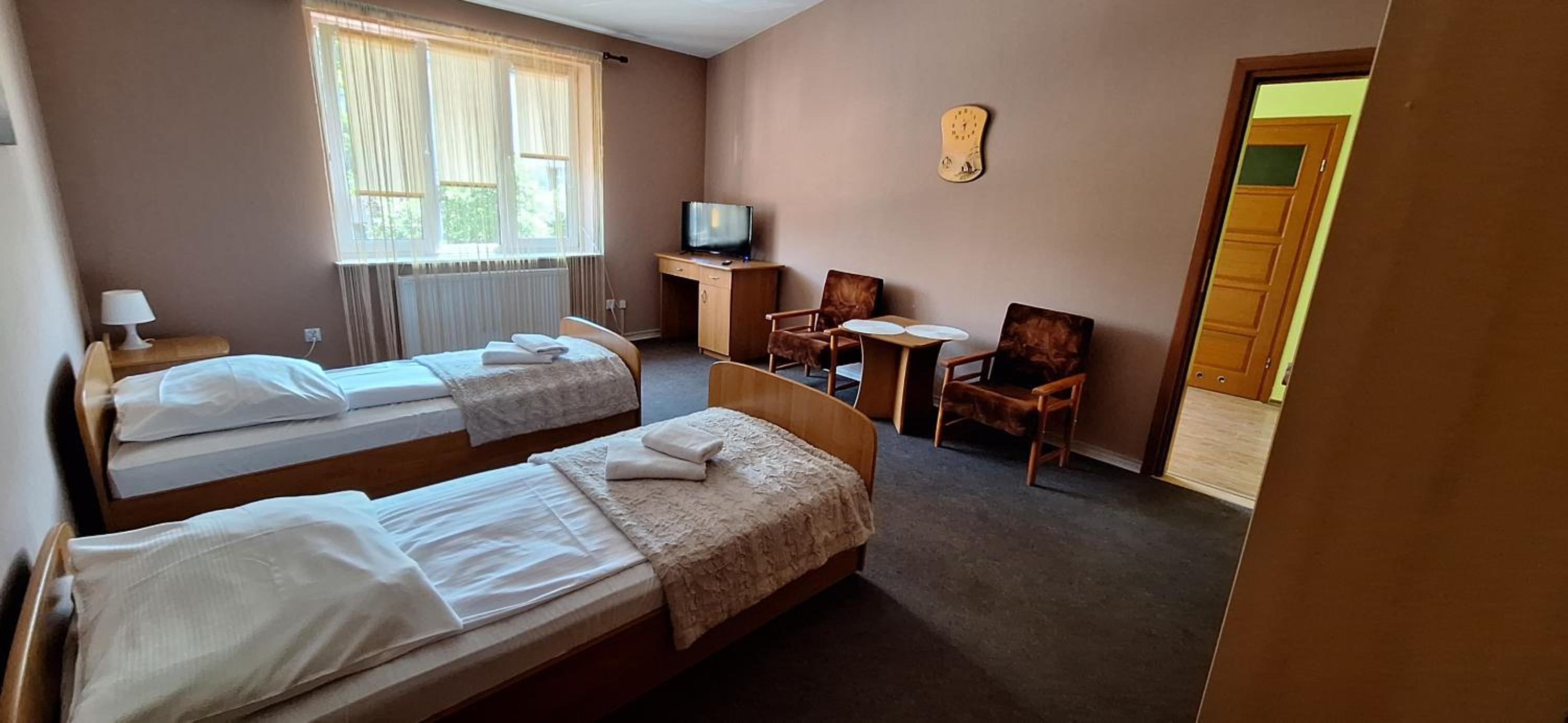 Standard Suite - Photo 3