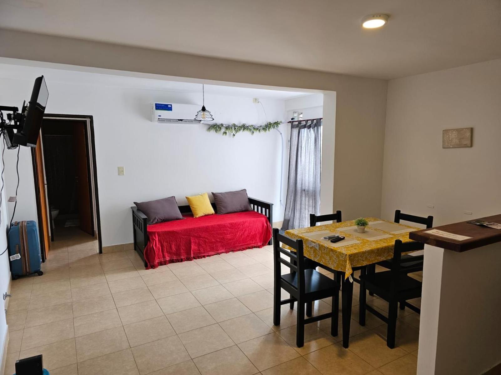 One-Bedroom Apartment photo 1