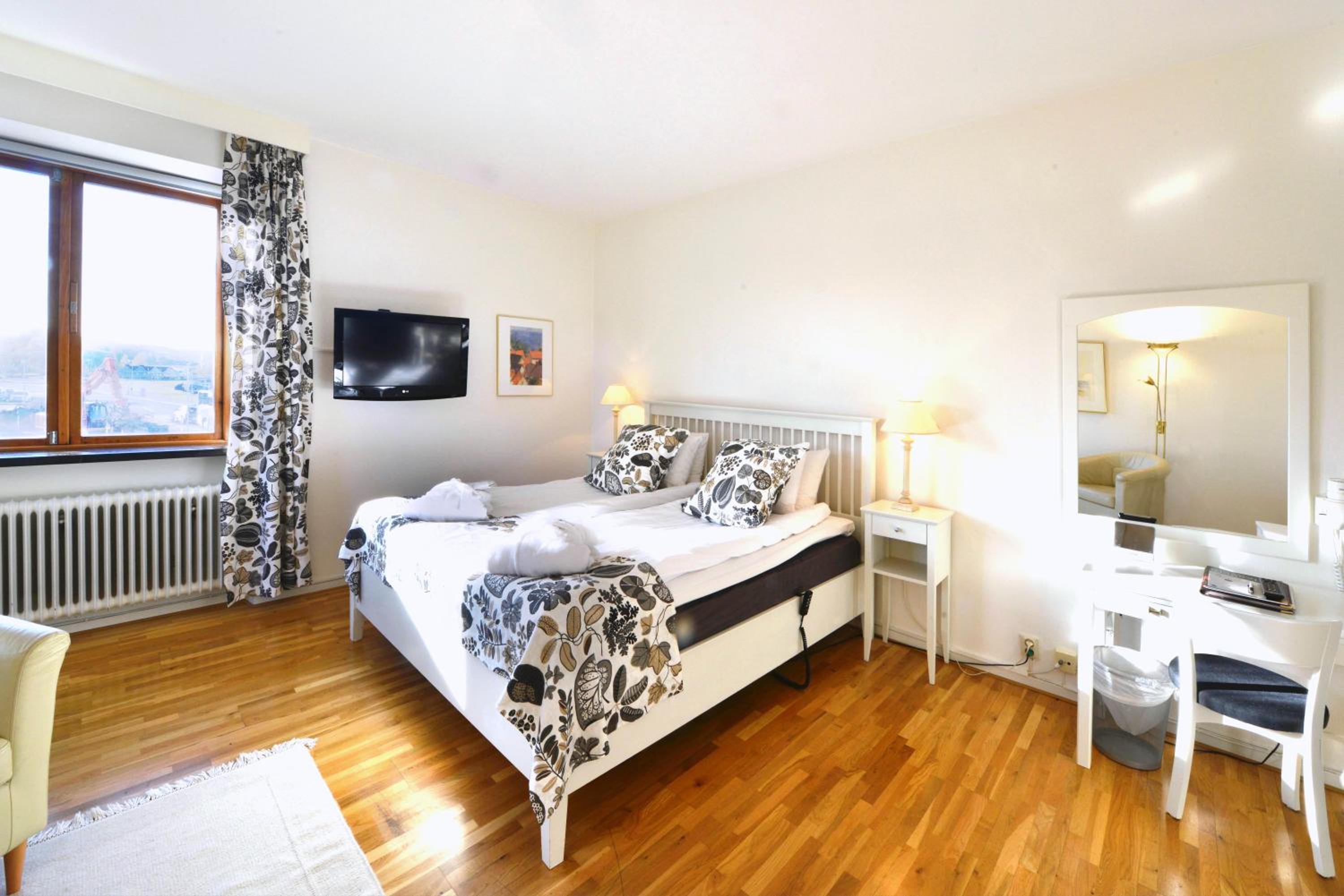 Superior Twin Room with Sea View - Non-Smoking - Photo 1