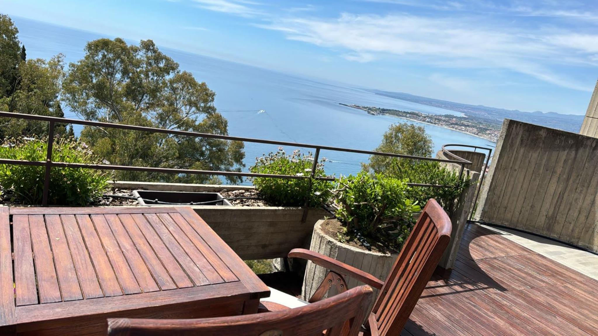 Junior Suite with Terrace and Partial Sea Views - Photo 4
