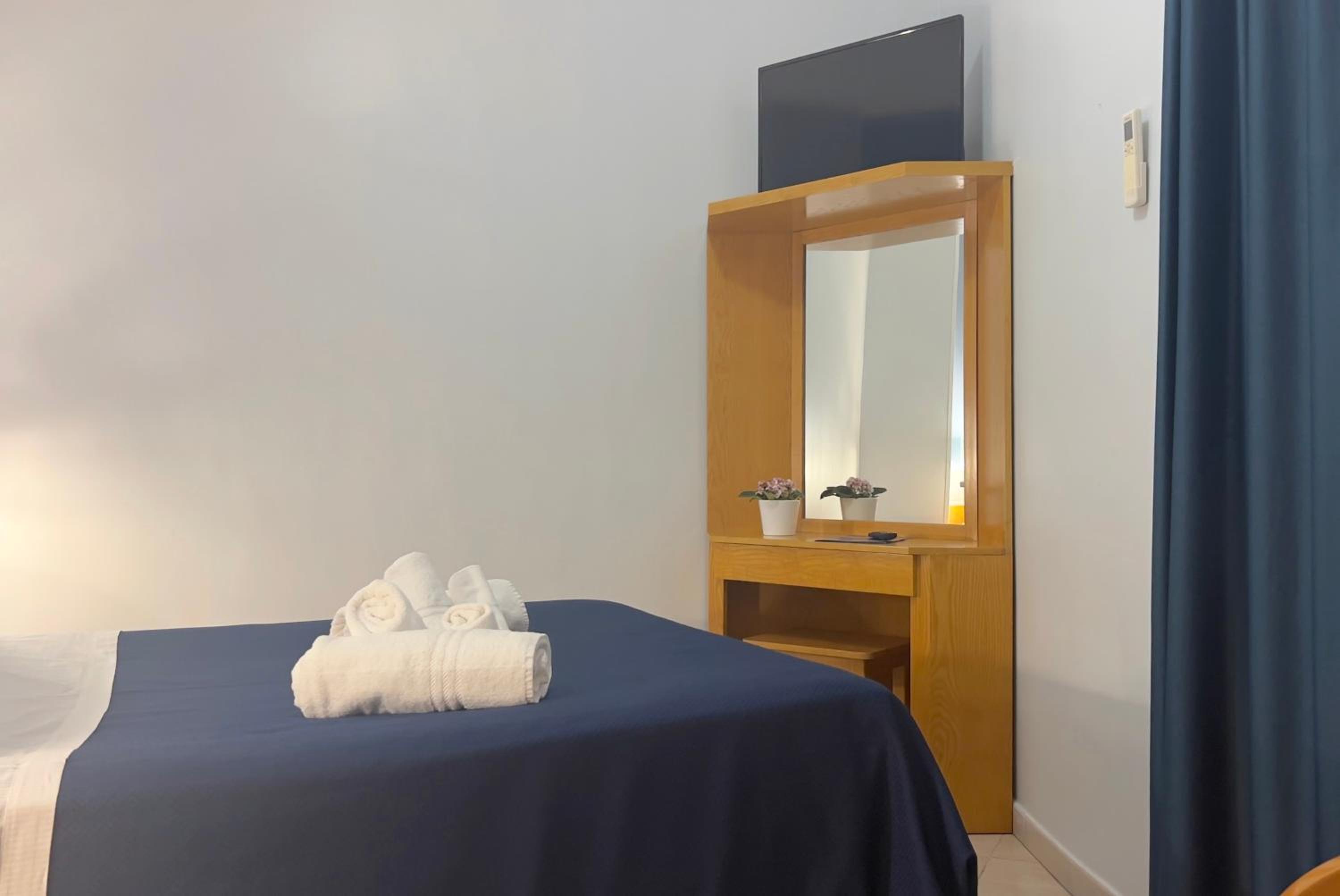 Economy Double Room photo 2