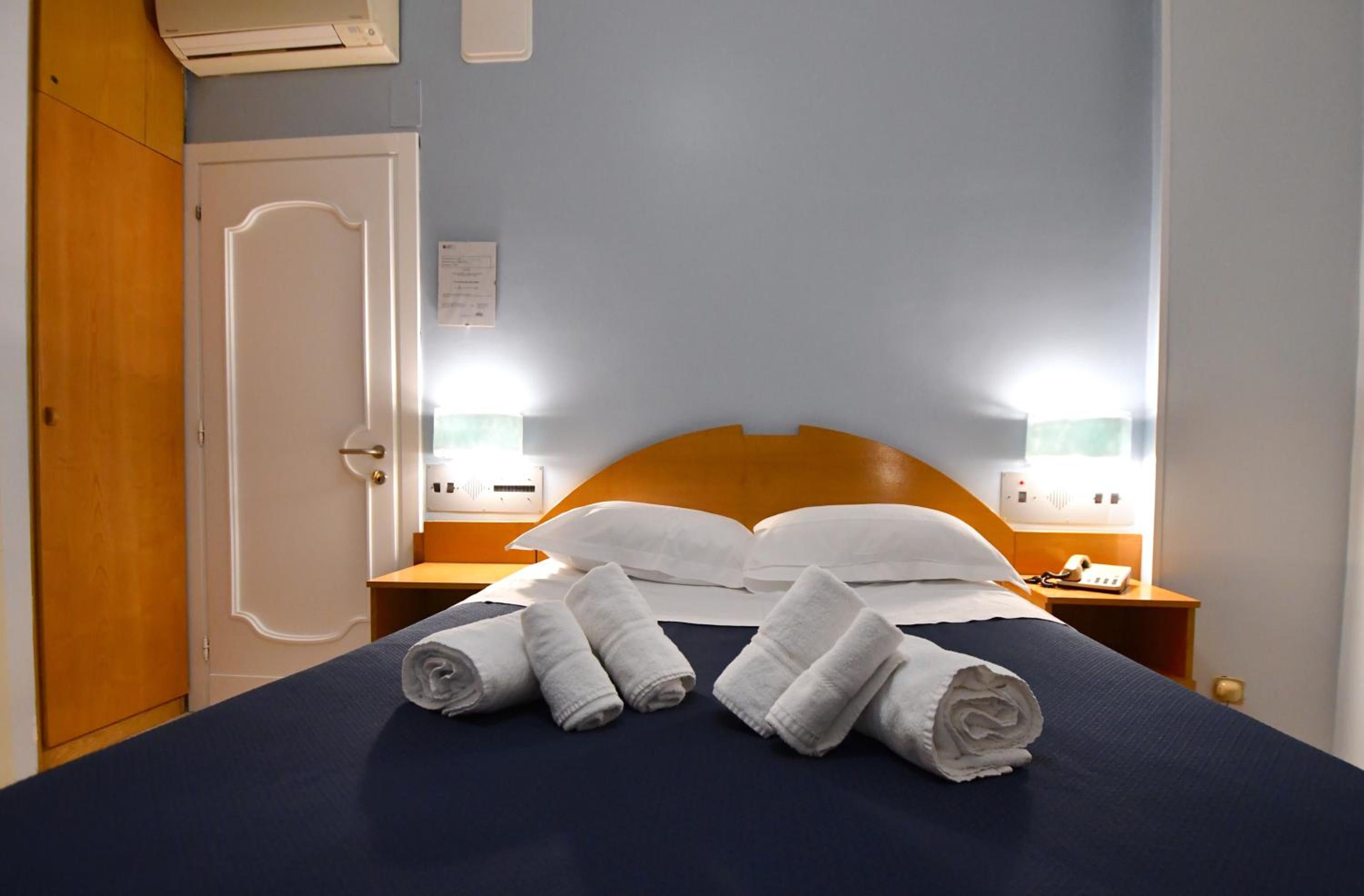 Economy Double Room photo 3