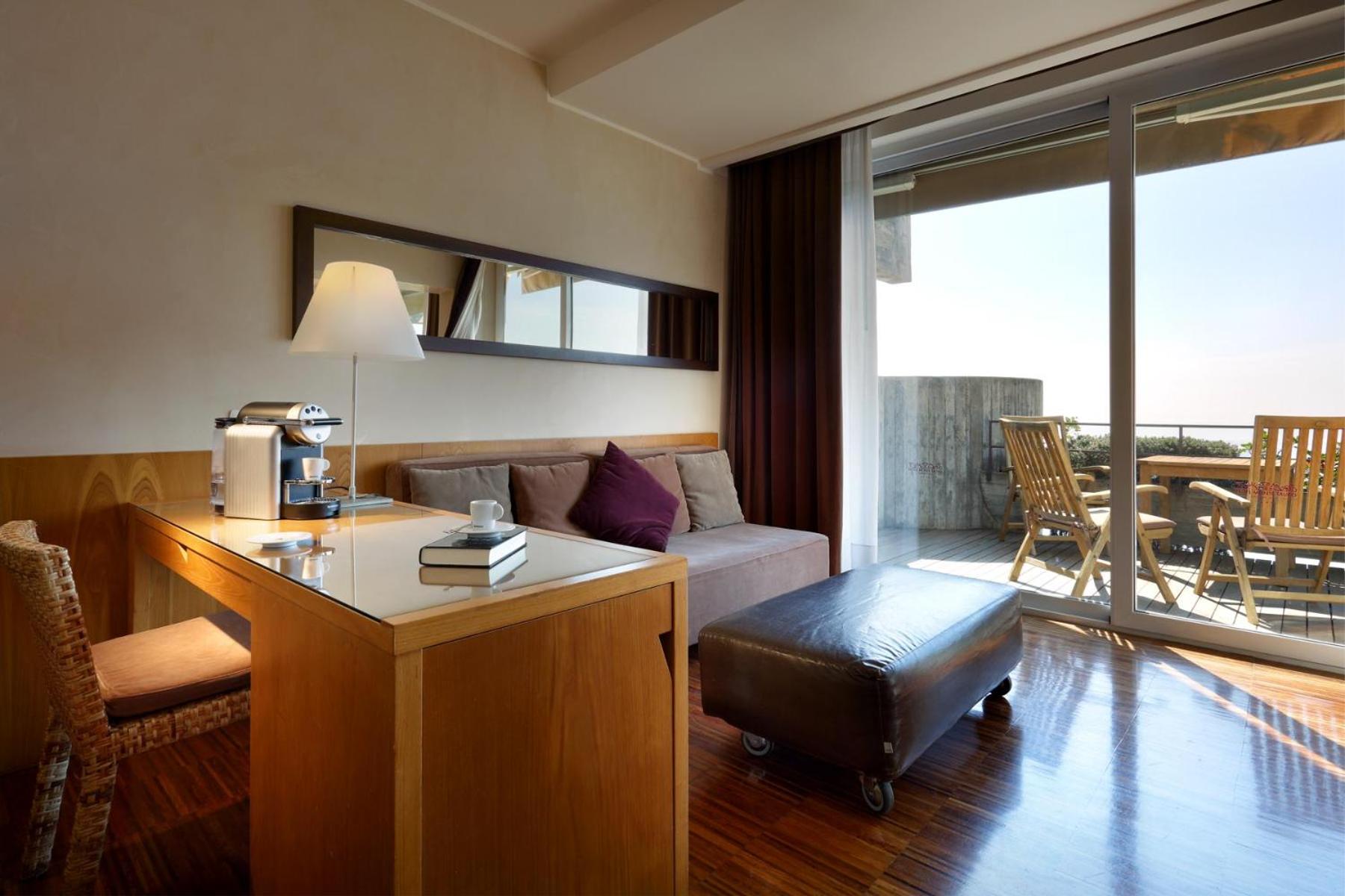 Junior Suite with Terrace and Partial Sea Views - Photo 1