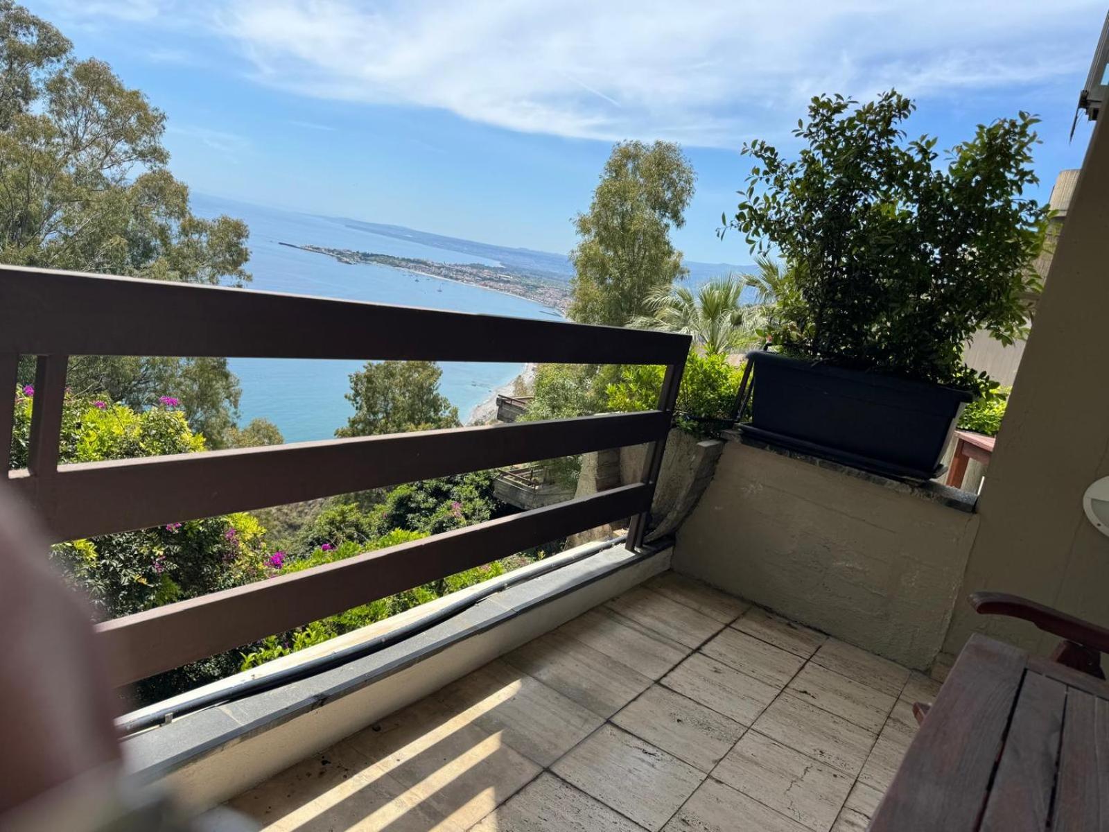 Double Room with Balcony and Partial Sea View - Photo 4