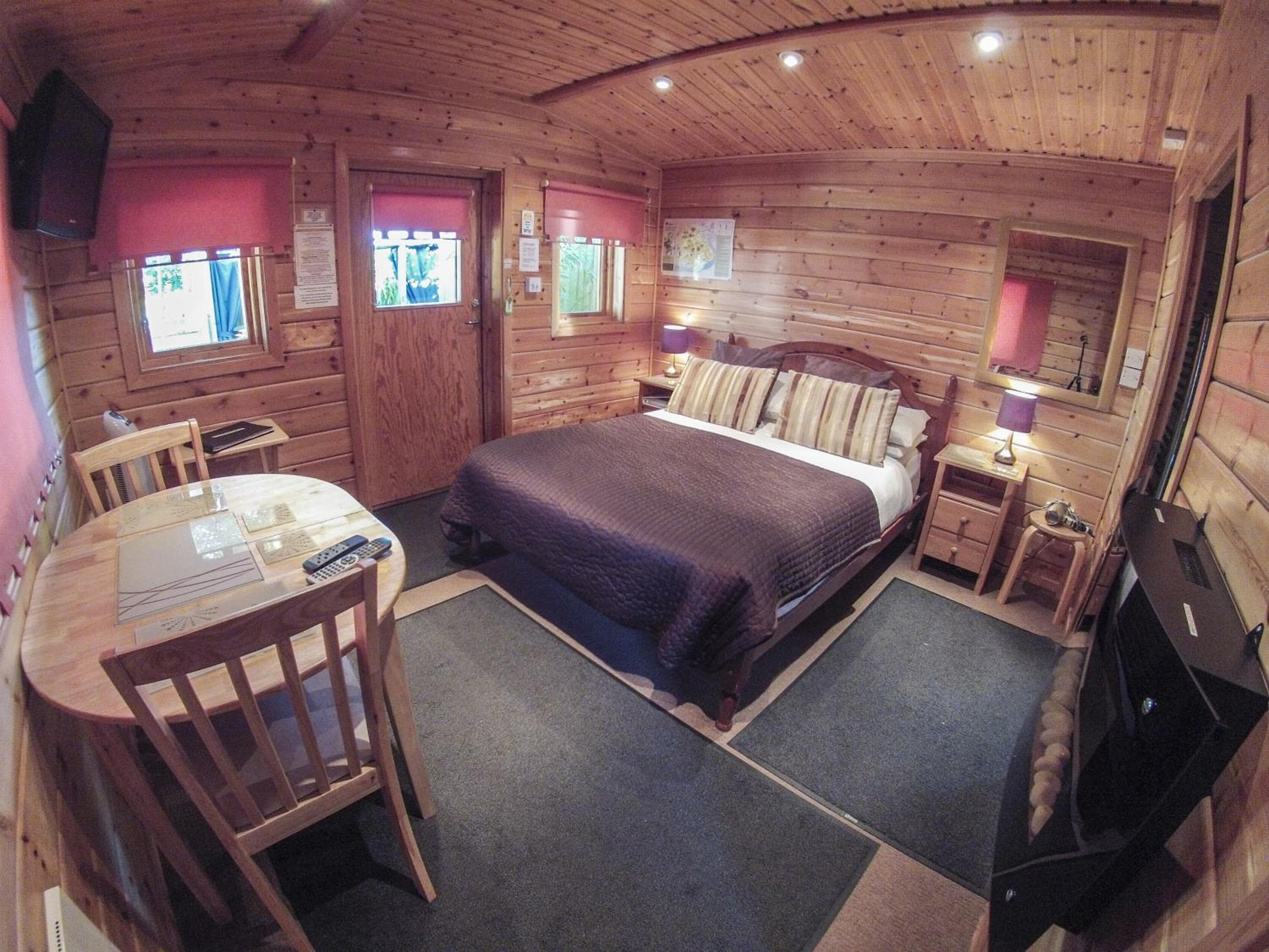 Log Cabin with Hot Tub photo 2