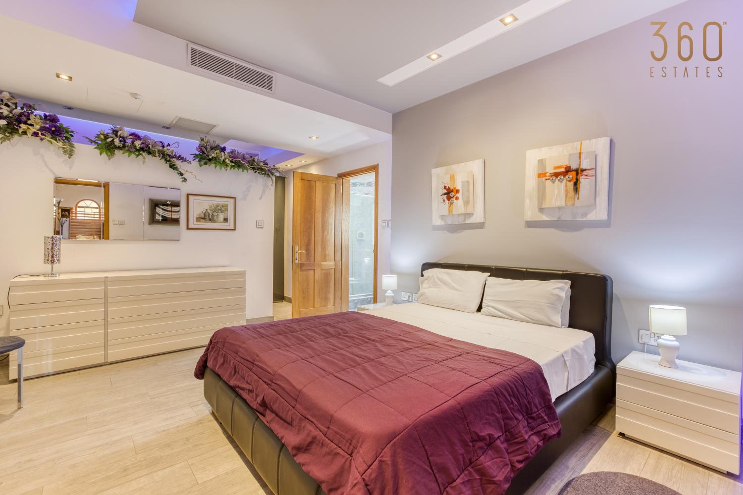 Villa photo 1
