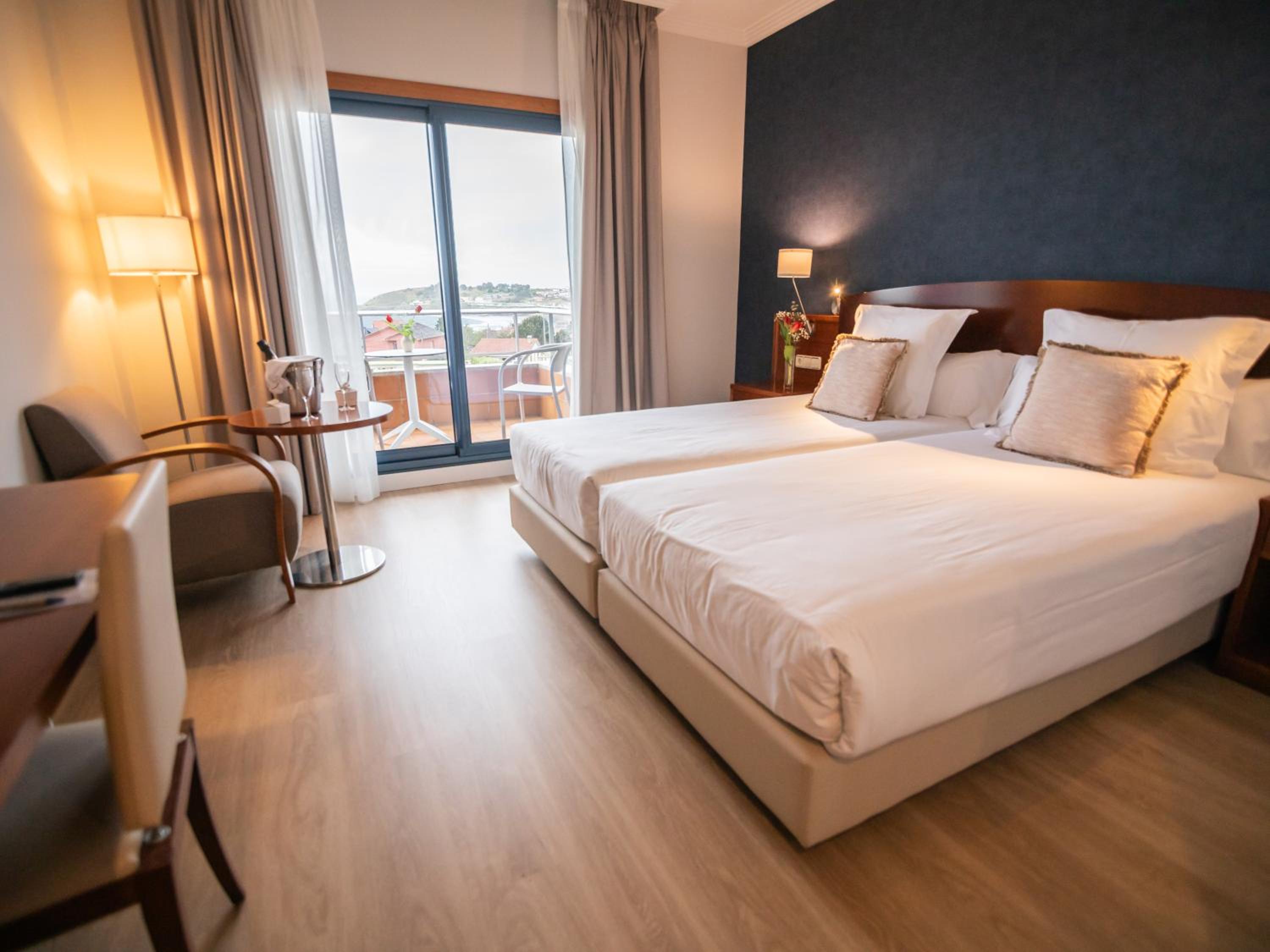 Superior Double or Twin Room with Sea View photo 2