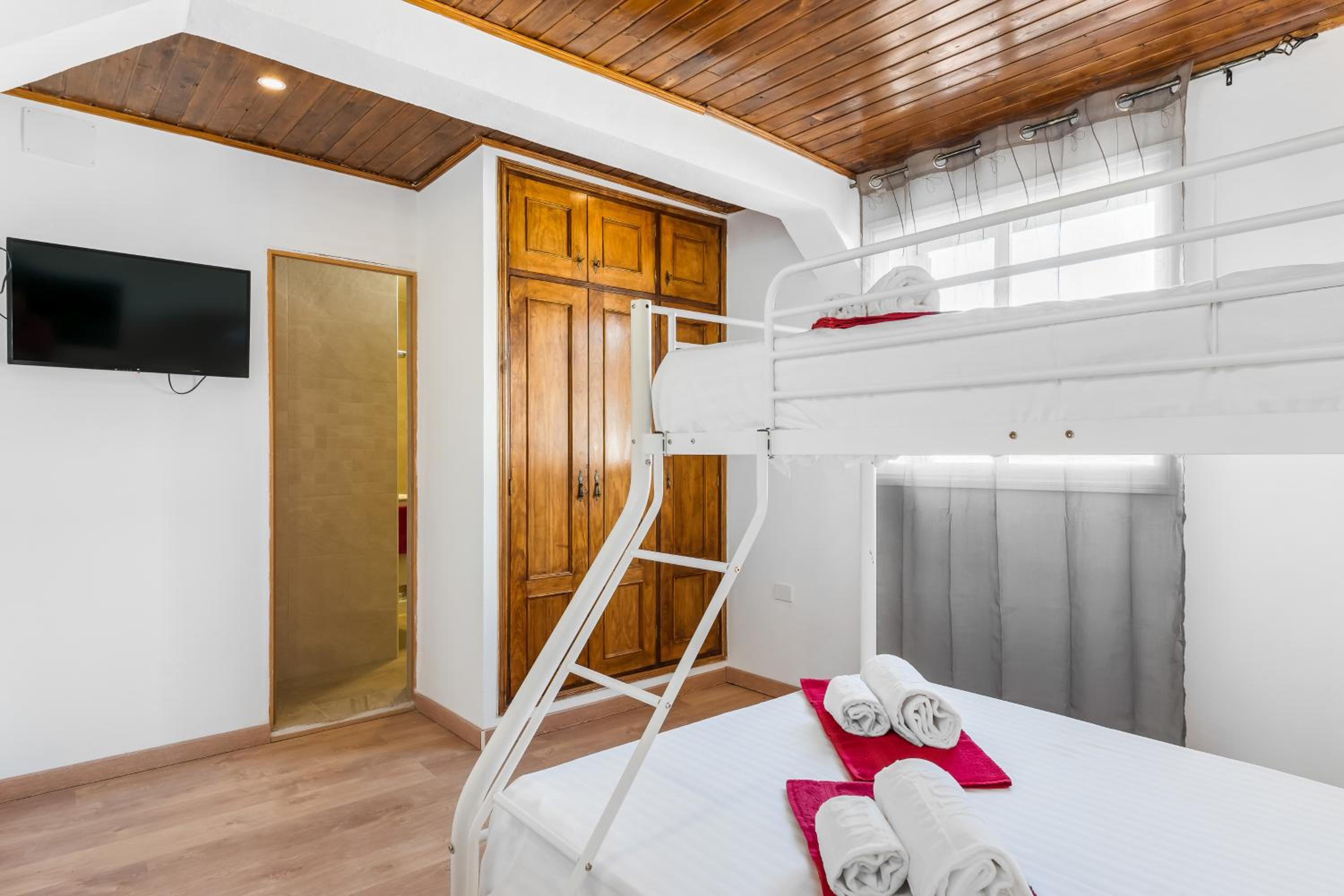 Habitación Triple con Baño Privado