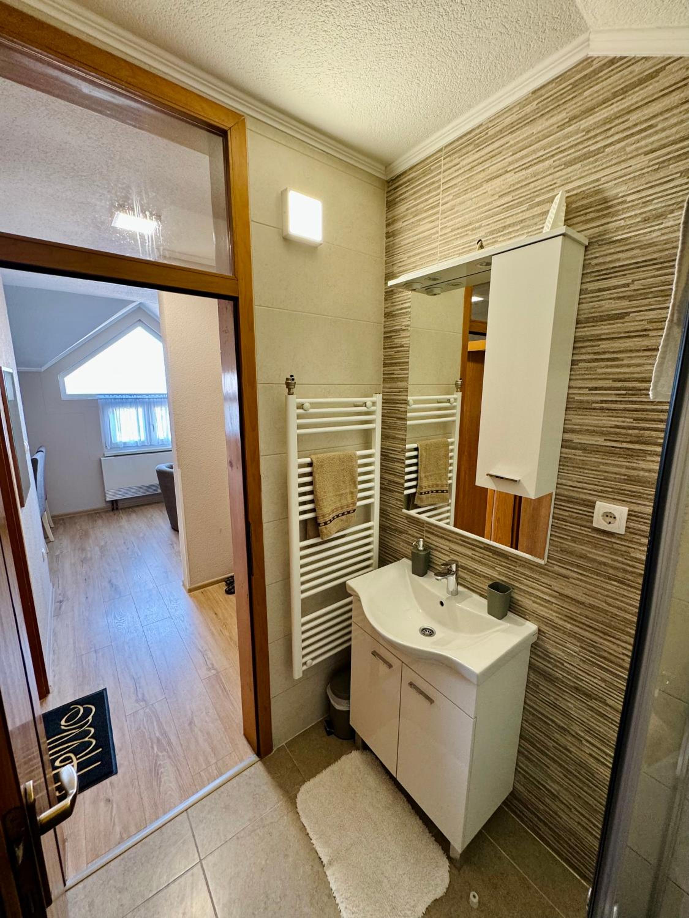 One-Bedroom Apartment photo 2