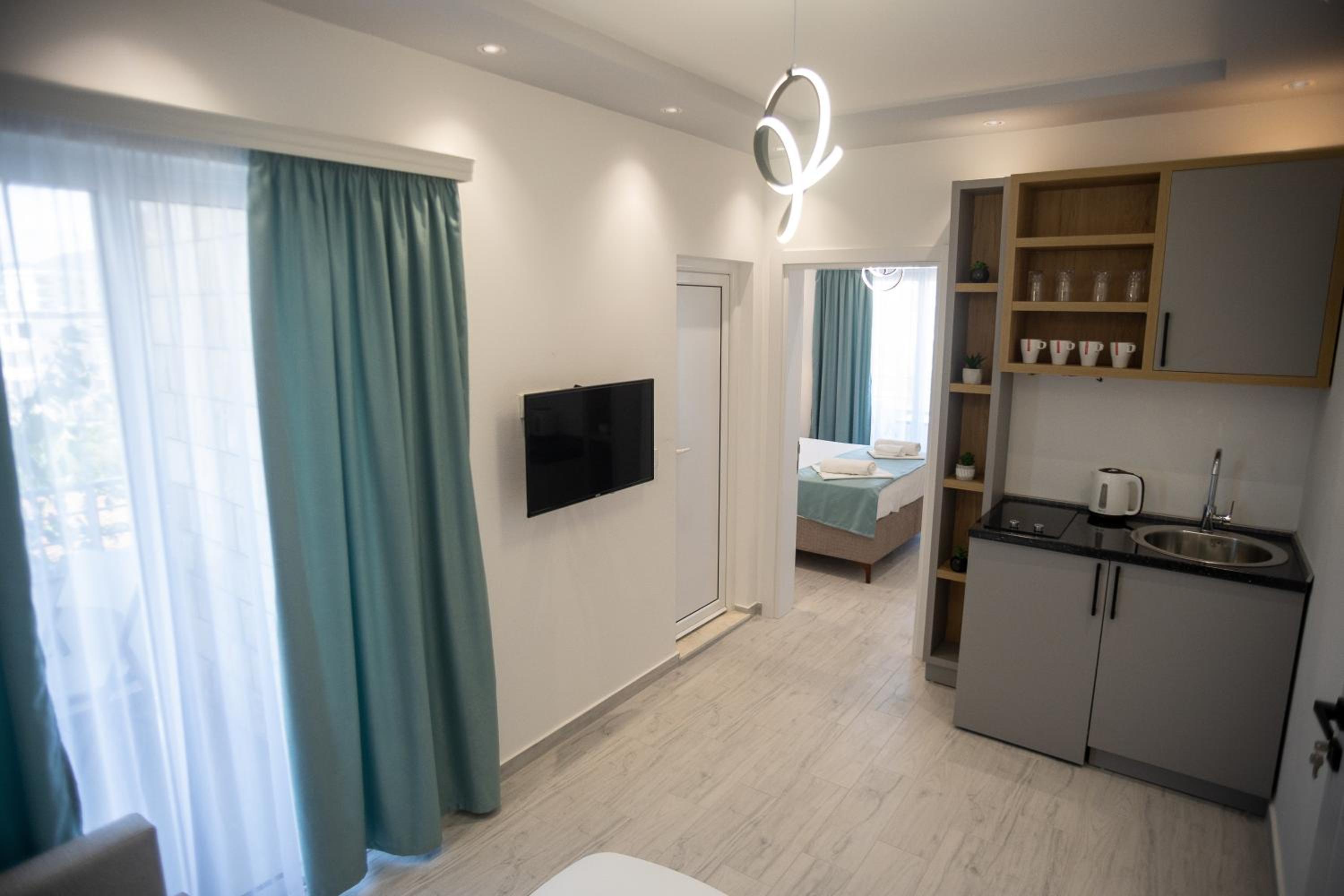 Deluxe Queen Suite