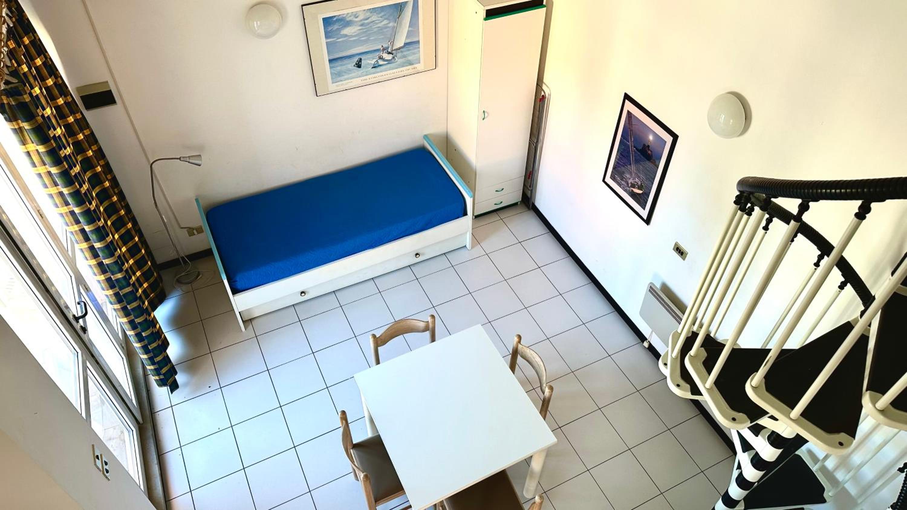 One-Bedroom Apartment photo 1