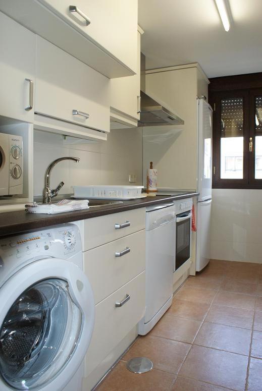 Three-Bedroom Apartment - Photo 10