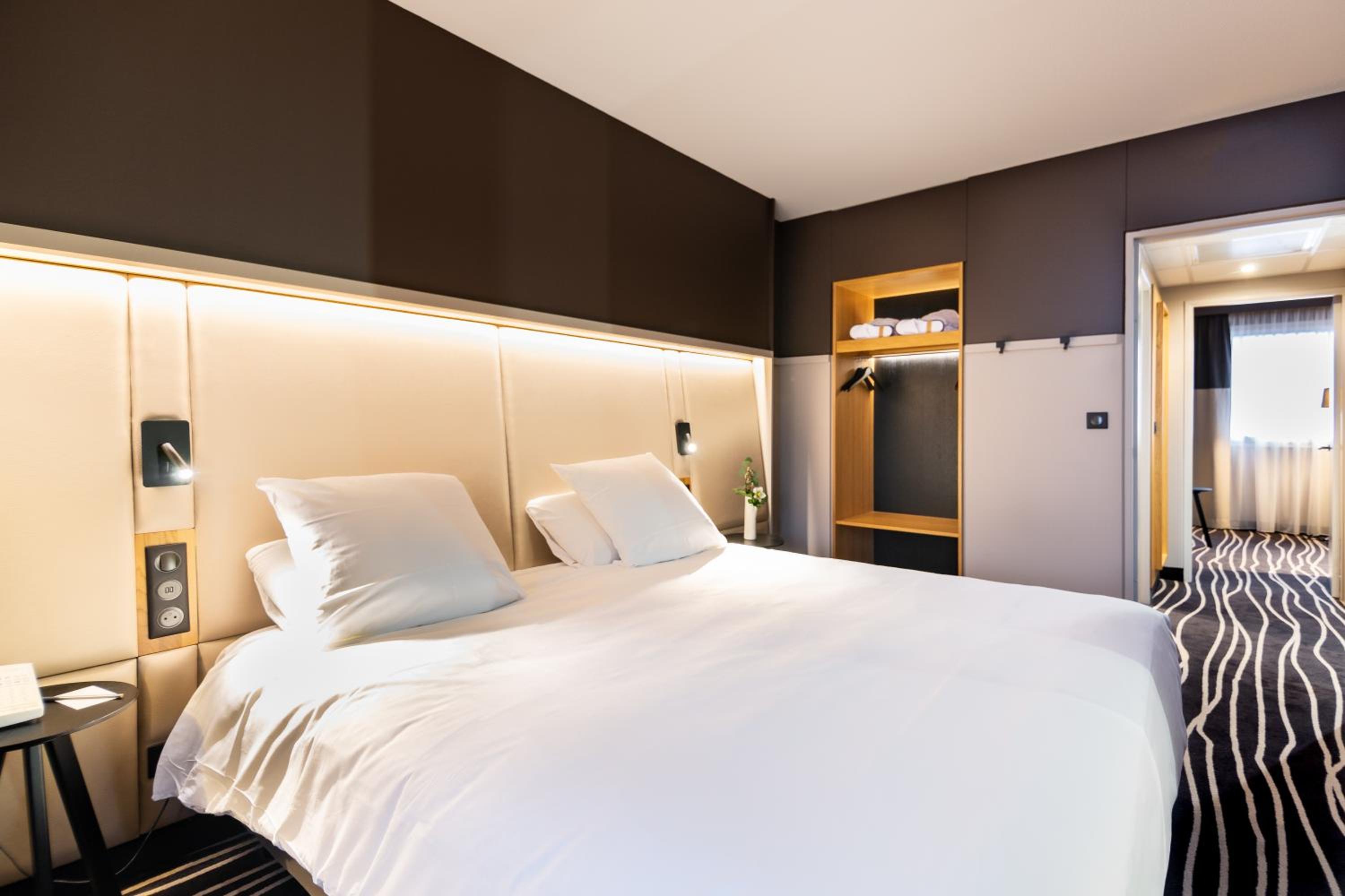 Junior Suite with One Double Bed and Sofa Bed (Non Smoking)