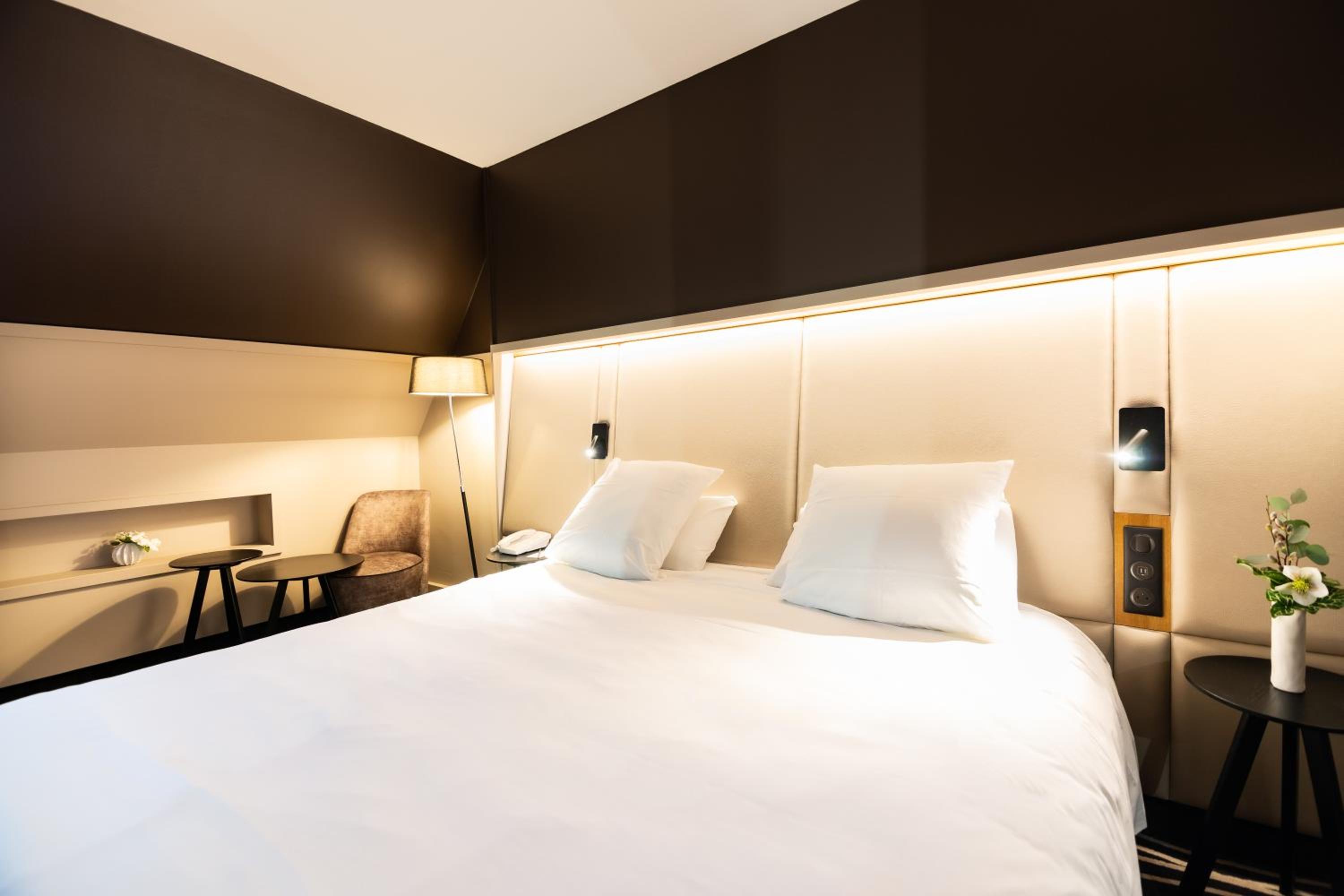 Junior Suite with One Double Bed and Sofa Bed (Non Smoking)