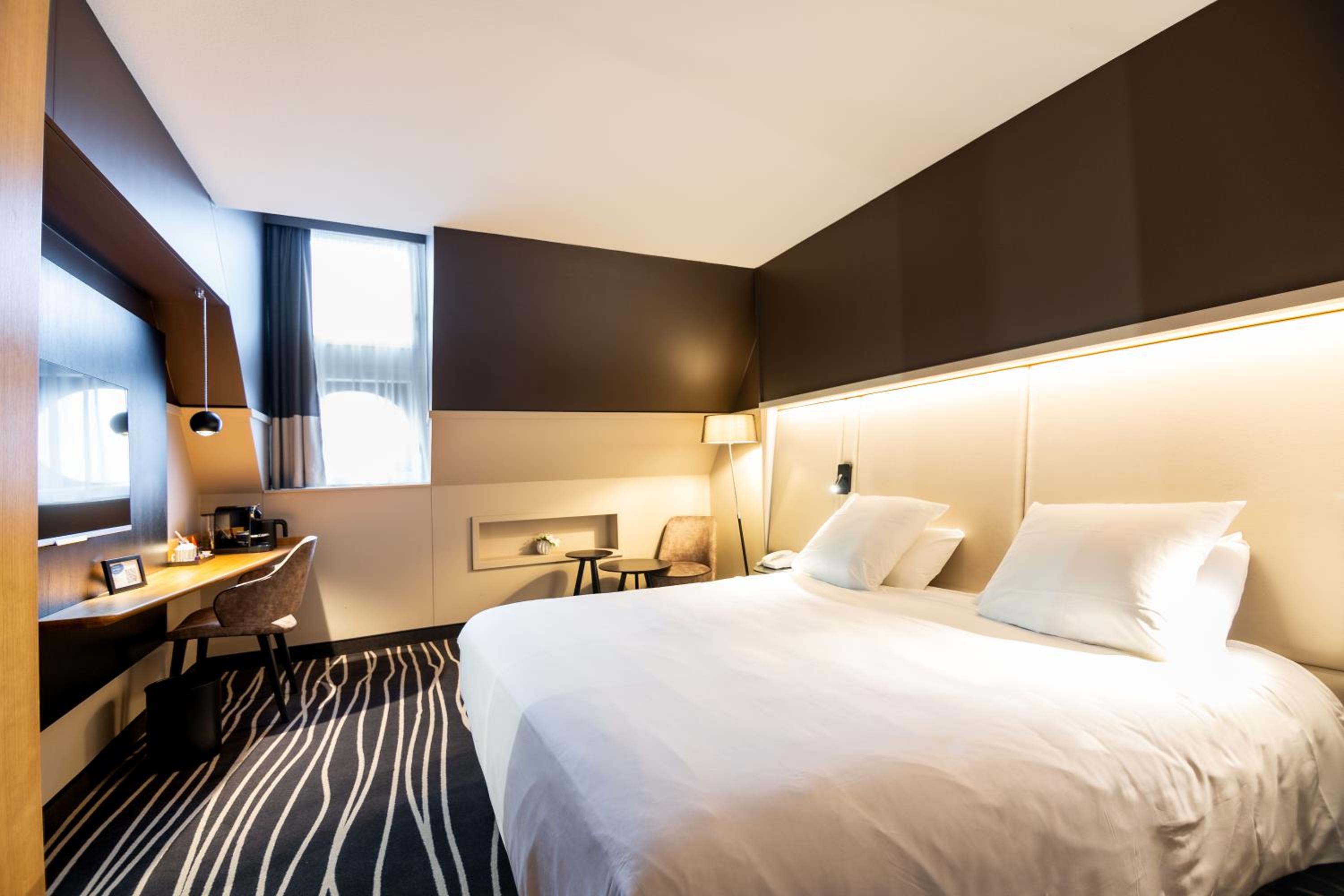 Junior Suite with One Double Bed and Sofa Bed (Non Smoking)