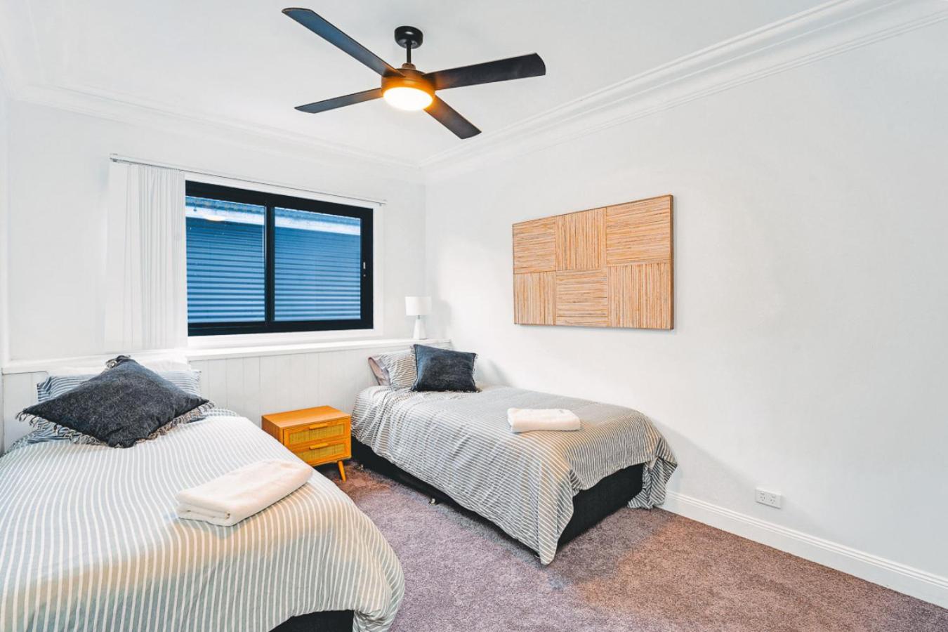 Six-Bedroom House photo 1