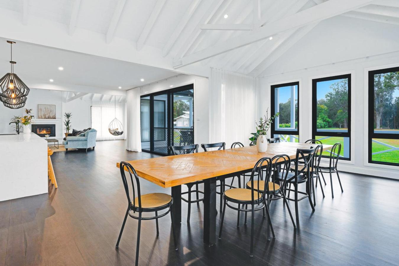 Six-Bedroom House photo 2