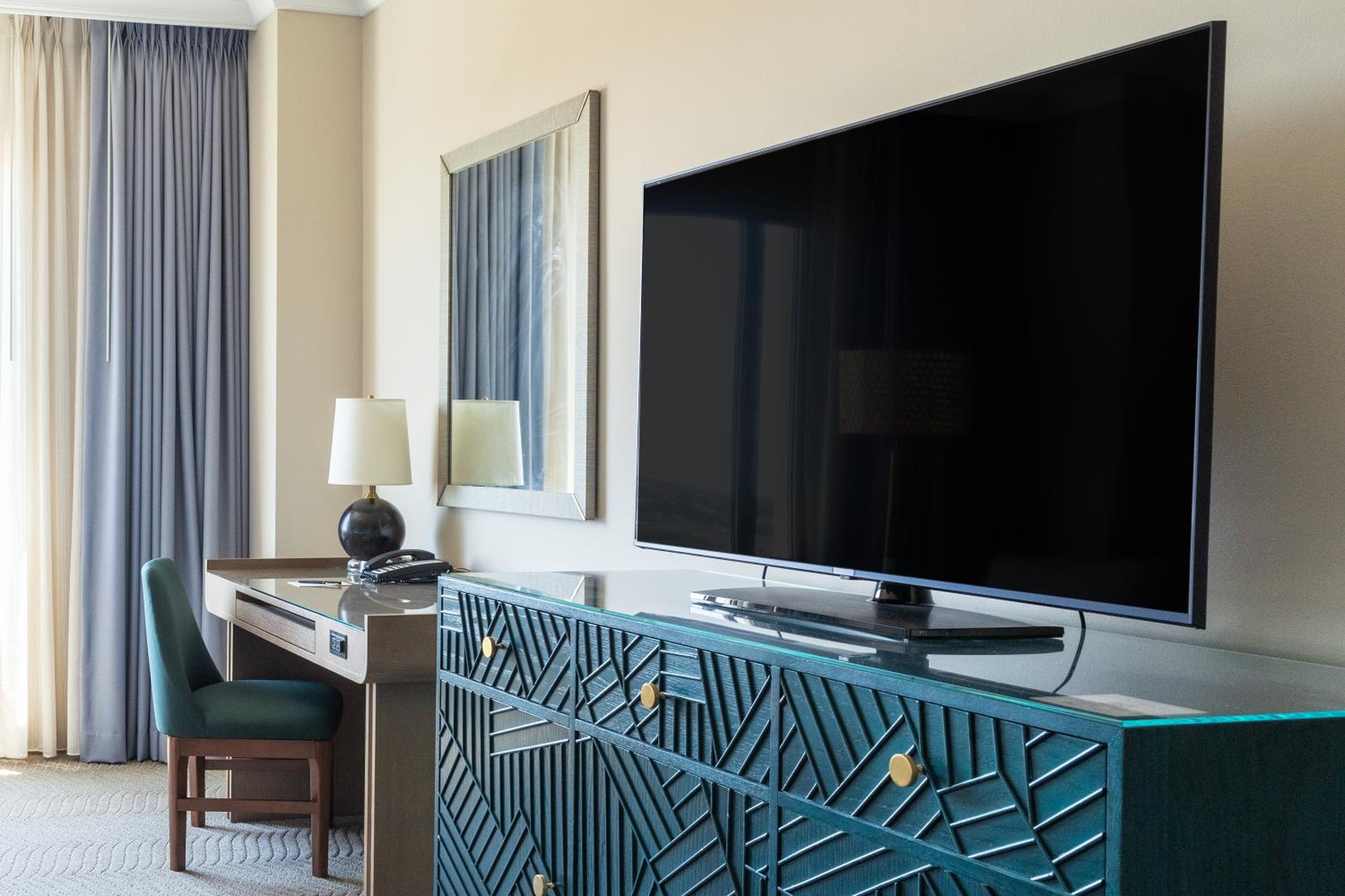 Deluxe King Room with Balcony